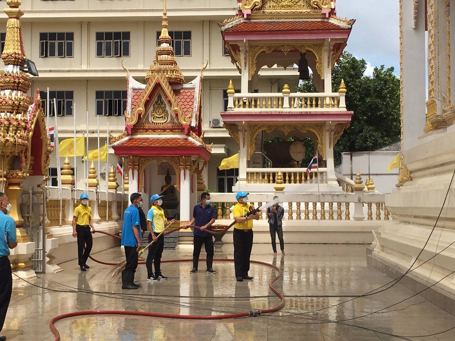 พช.ขอนแก่น : จิตอาสาเราทำความดี ด้วยหัวใจ จัดกิจกรรม Big Cleaning Day วัด ประชา รัฐ สร้างสุข เพื่อเฉลิมพระเกียรติเนื่องในวันเฉลิมพระชนมพรรษา 90 พรรษา สมเด็จพระนางเจ้าสิริกิติ์ พระบรมราชินีนาถ พระบรมราชชนนีพันปีหลวง