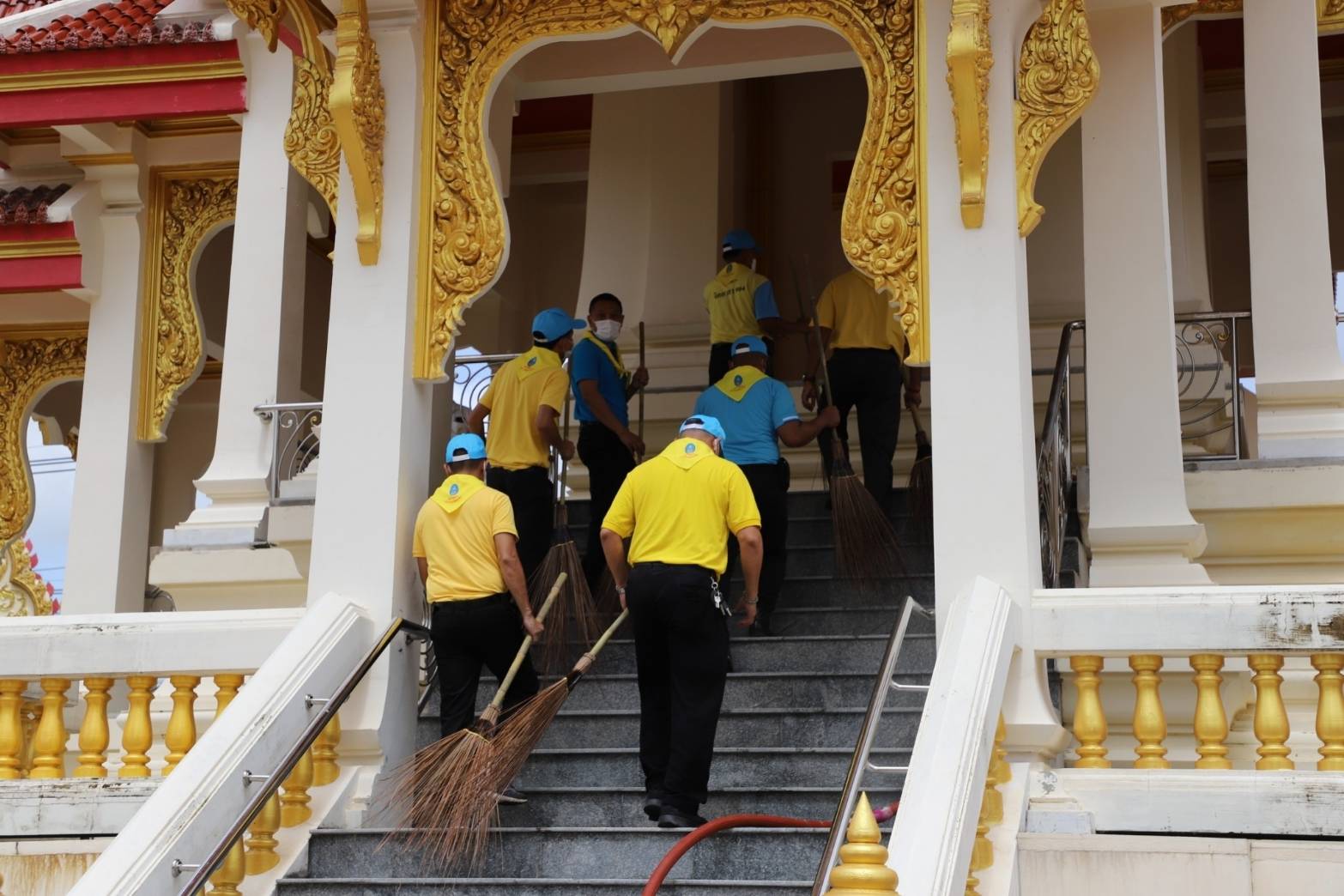 พช.ขอนแก่น : จิตอาสาเราทำความดี ด้วยหัวใจ จัดกิจกรรม Big Cleaning Day วัด ประชา รัฐ สร้างสุข เพื่อเฉลิมพระเกียรติเนื่องในวันเฉลิมพระชนมพรรษา 90 พรรษา สมเด็จพระนางเจ้าสิริกิติ์ พระบรมราชินีนาถ พระบรมราชชนนีพันปีหลวง