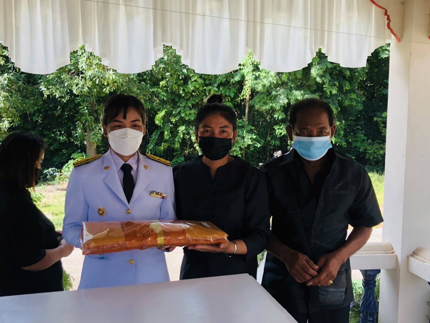 จังหวัดขอนแก่น : รองผู้ว่าราชการจังหวัดขอนแก่น (นายสุเทพ  มณีโชต) เป็นประธานฌาปนกิจศพคุณแม่บัวลอน ซุยกระเดื่อง  มารดาของนางสาวณิชนันทน์ ซุยกระเดื่อง นักวิชาการพัฒนาชุมชนชำนาญการ  สำนักงานพัฒนาชุมชนอำเภอบ้านฝาง