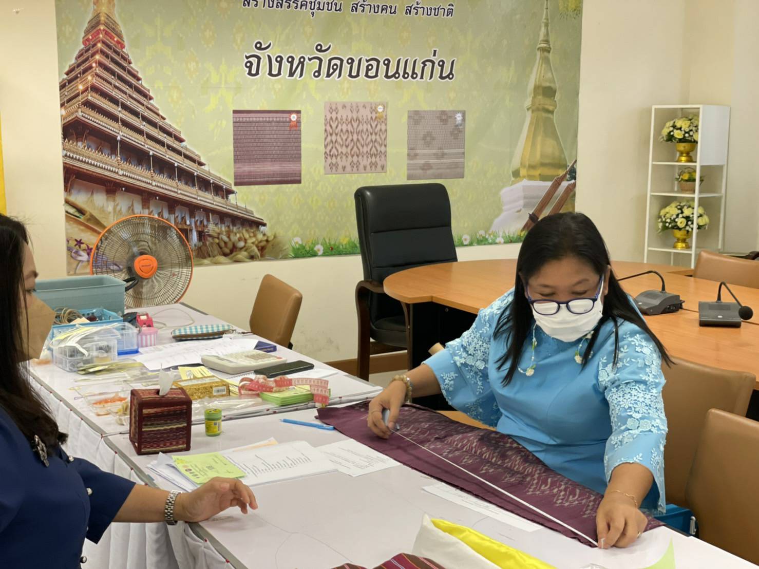 พช. ขอนแก่น : สืบสานแนวพระดำริ ‘เจ้าฟ้าสิริวัณณวรีฯ’ รับผ้าประกวด ผ้าลายพระราชทาน ‘ผ้าขิดลายนารีรัตนราชกัญญา’ ชิงรางวัลพระราชทาน ปี 65