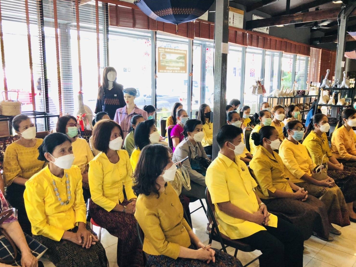 จังหวัดขอนแก่น : โชว์สินค้าโอทอปประจำถิ่นชื่อดังจัดทำชุดกระเช้าของขวัญขอนแก่นซีเล็ค เพิ่มช่องทางจัดจำหน่ายช่วยผู้ประกอบการในชุมชน