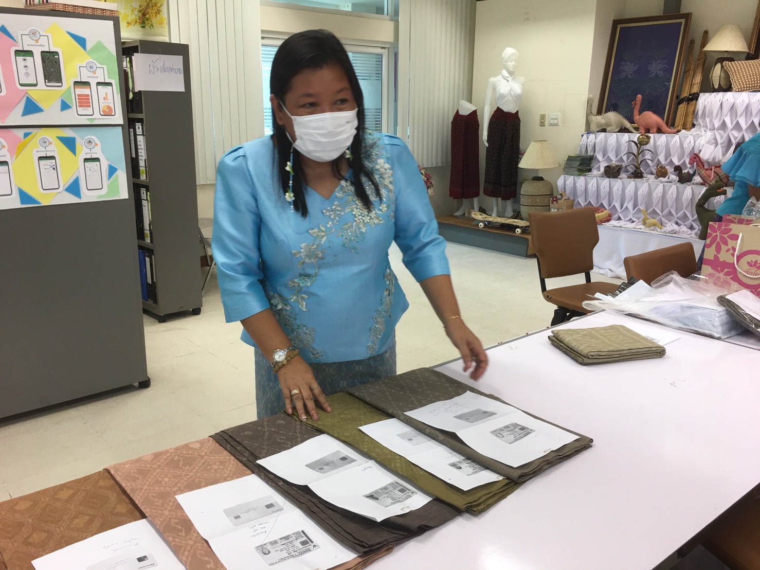 พช. ขอนแก่น : สืบสานแนวพระดำริ ‘เจ้าฟ้าสิริวัณณวรีฯ’ รับผ้าประกวด ผ้าลายพระราชทาน ‘ผ้าขิดลายนารีรัตนราชกัญญา’ ชิงรางวัลพระราชทาน ปี 65