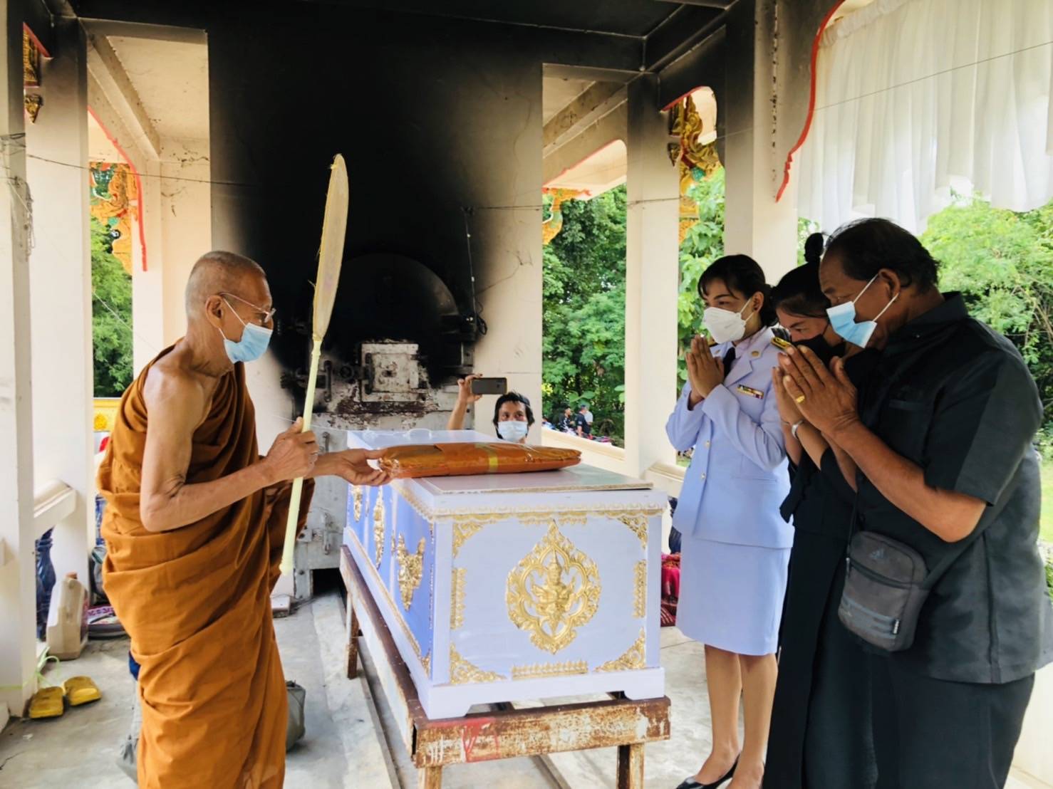 จังหวัดขอนแก่น : รองผู้ว่าราชการจังหวัดขอนแก่น (นายสุเทพ  มณีโชต) เป็นประธานฌาปนกิจศพคุณแม่บัวลอน ซุยกระเดื่อง  มารดาของนางสาวณิชนันทน์ ซุยกระเดื่อง นักวิชาการพัฒนาชุมชนชำนาญการ  สำนักงานพัฒนาชุมชนอำเภอบ้านฝาง