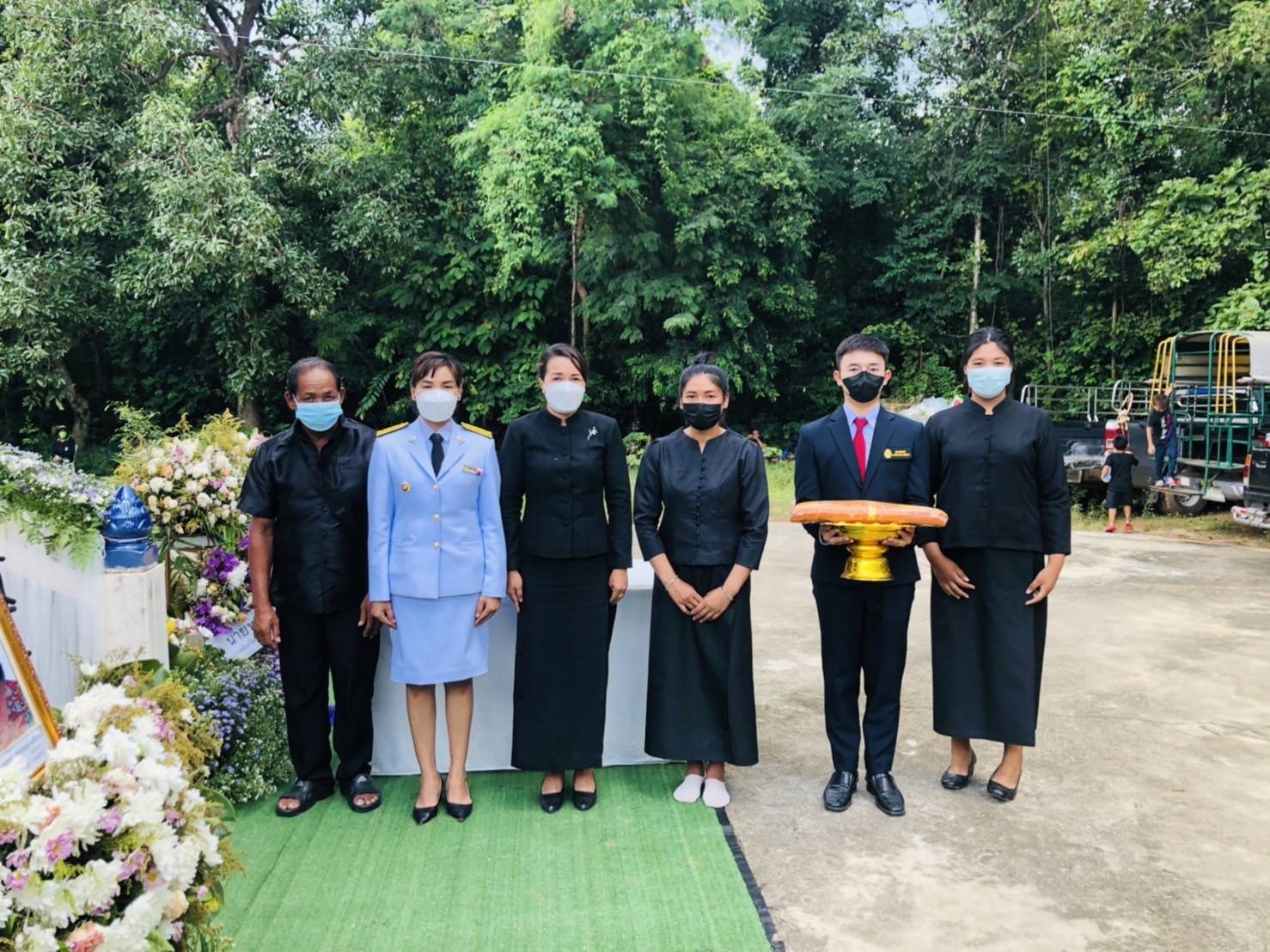 จังหวัดขอนแก่น : รองผู้ว่าราชการจังหวัดขอนแก่น (นายสุเทพ  มณีโชต) เป็นประธานฌาปนกิจศพคุณแม่บัวลอน ซุยกระเดื่อง  มารดาของนางสาวณิชนันทน์ ซุยกระเดื่อง นักวิชาการพัฒนาชุมชนชำนาญการ  สำนักงานพัฒนาชุมชนอำเภอบ้านฝาง