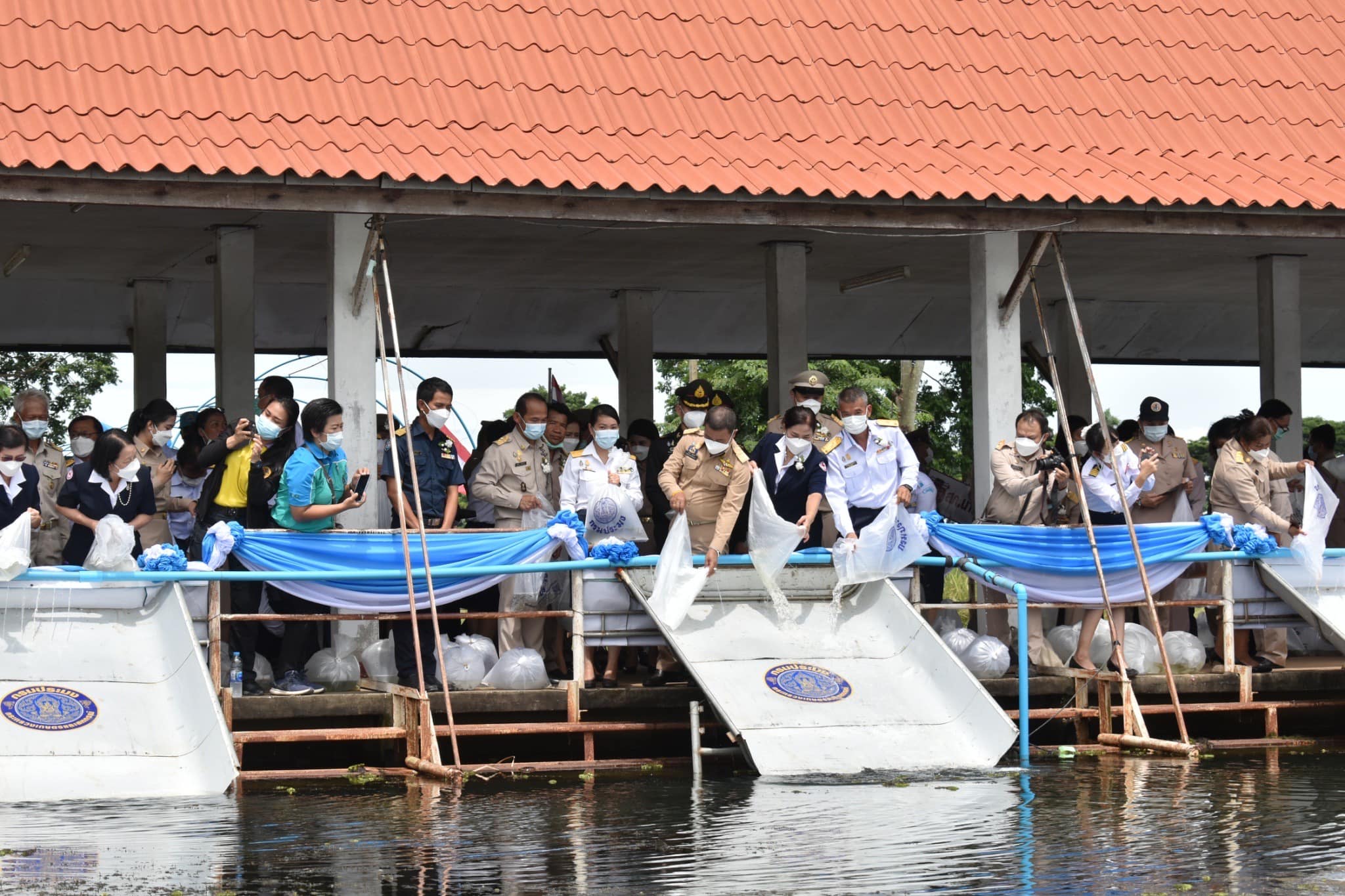 พช.ขอนแก่น : ร่วมพิธีปล่อยพันธุ์สัตว์น้ำ เนื่องในวันเฉลิมพระชนมพรรษา สมเด็จพระนางเจ้าสิริกิติ์ พระบรมราชินีนาถ พระบรมราชชนนีพันปีหลวง 90 พรรษา 12 สิงหาคม 2565