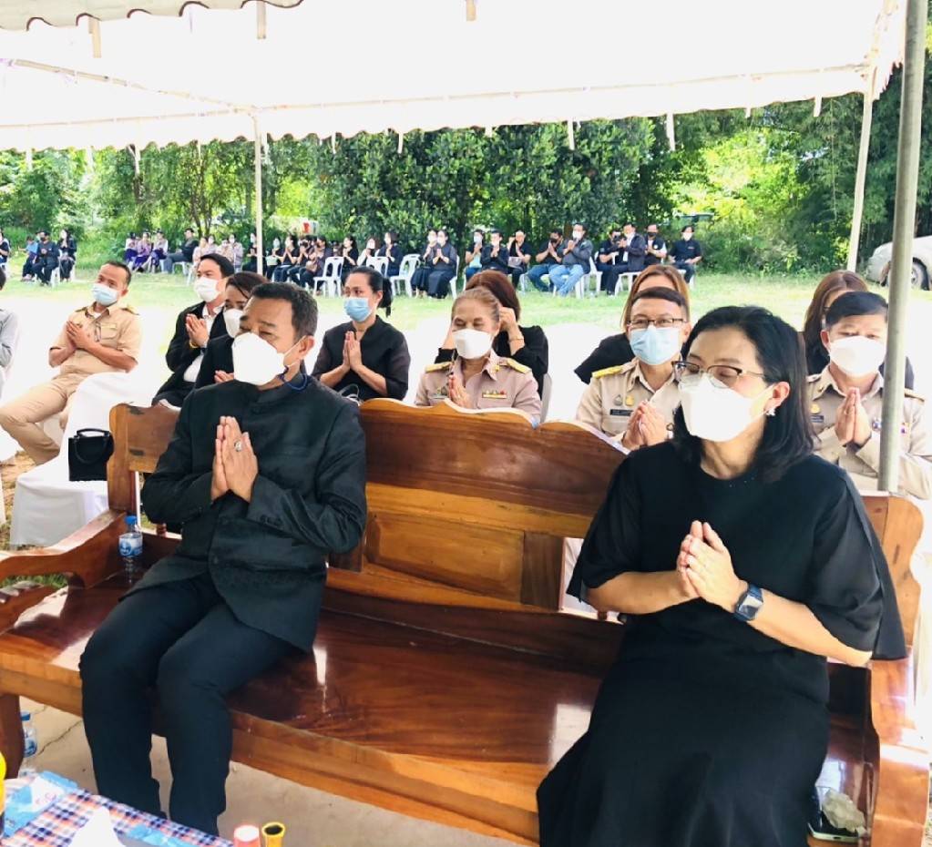 จังหวัดขอนแก่น : รองผู้ว่าราชการจังหวัดขอนแก่น (นายสุเทพ  มณีโชต) เป็นประธานฌาปนกิจศพคุณแม่บัวลอน ซุยกระเดื่อง  มารดาของนางสาวณิชนันทน์ ซุยกระเดื่อง นักวิชาการพัฒนาชุมชนชำนาญการ  สำนักงานพัฒนาชุมชนอำเภอบ้านฝาง