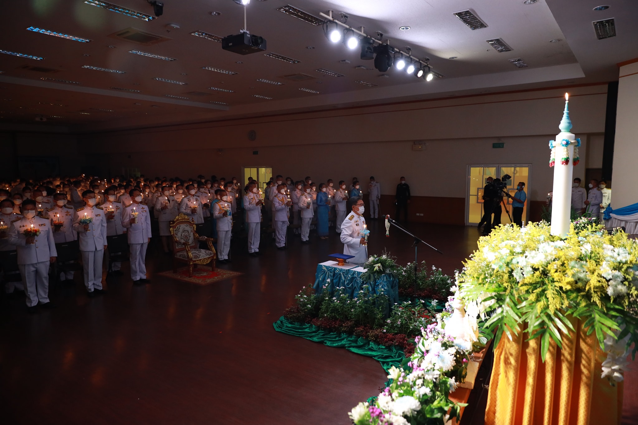 จังหวัดขอนแก่น : พสกนิกรชาวขอนแก่น ร่วมพิธีถวายเครื่องราชสักการะและวางพานพุ่ม พิธีจุดเทียนถวายพระพรชัยมงคล สมเด็จพระนางเจ้าสิริกิติ์ พระบรมราชินีนาถ พระบรมราชชนนีพันปีหลวง เนื่องในโอกาสวันเฉลิมพระชนมพรรษา 12 สิงหาคม 2565