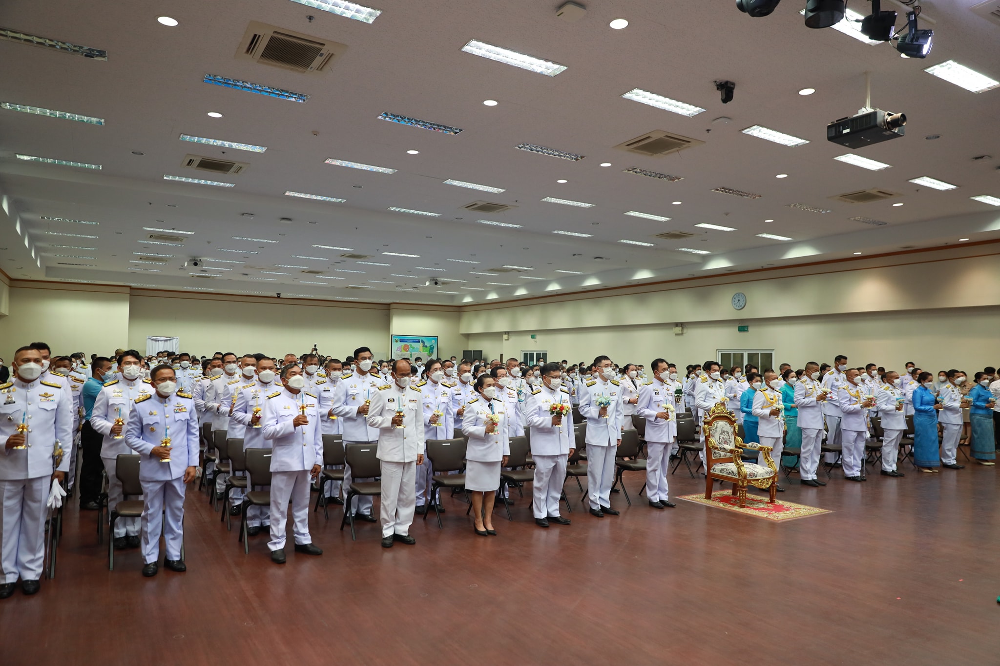 จังหวัดขอนแก่น : พสกนิกรชาวขอนแก่น ร่วมพิธีถวายเครื่องราชสักการะและวางพานพุ่ม พิธีจุดเทียนถวายพระพรชัยมงคล สมเด็จพระนางเจ้าสิริกิติ์ พระบรมราชินีนาถ พระบรมราชชนนีพันปีหลวง เนื่องในโอกาสวันเฉลิมพระชนมพรรษา 12 สิงหาคม 2565