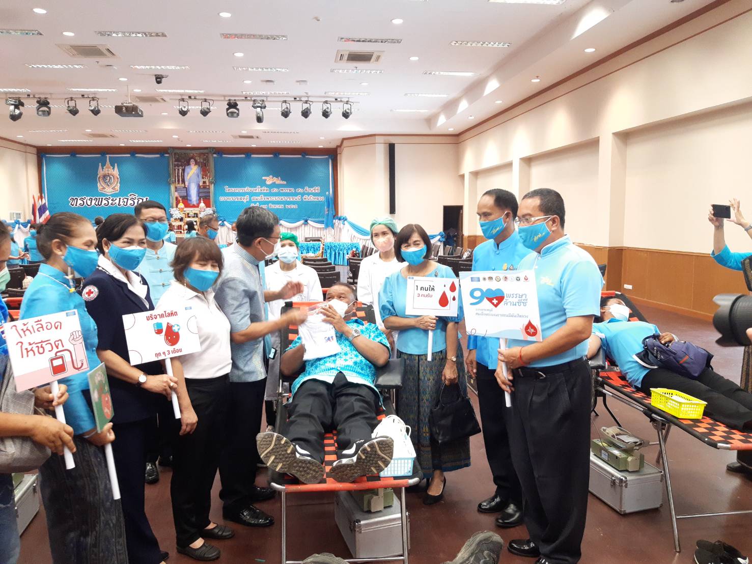 จังหวัดขอนแก่น จัดกิจกรรมบริจาคโลหิต 90 พรรษา 90 ล้านซีซี ถวายราชสดุดี สมเด็จพระนางเจ้าสิริกิติ์ พระบรมราชินีนาถ พระบรมราชชนนี พันปีหลวง เนื่องในโอกาสมหามงคลเฉลิมพระชนมพรรษา 90 พรรษา 12 สิงหาคม 2565
