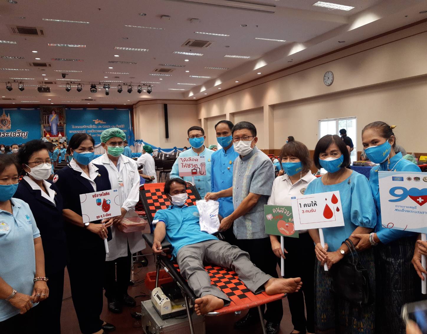 จังหวัดขอนแก่น จัดกิจกรรมบริจาคโลหิต 90 พรรษา 90 ล้านซีซี ถวายราชสดุดี สมเด็จพระนางเจ้าสิริกิติ์ พระบรมราชินีนาถ พระบรมราชชนนี พันปีหลวง เนื่องในโอกาสมหามงคลเฉลิมพระชนมพรรษา 90 พรรษา 12 สิงหาคม 2565