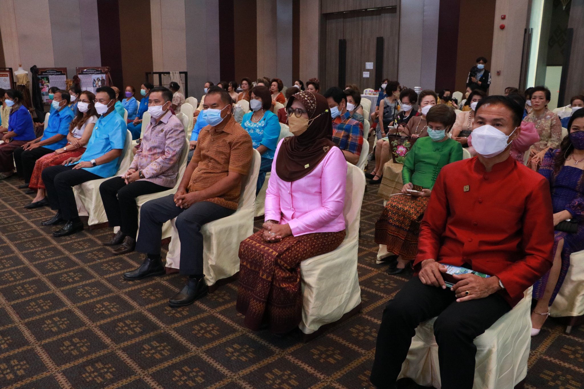 พช.ขอนแก่น : ร่วมกิจกรรมการประกวดผ้าไหมมัดหมี่ลายอัตลักษณ์อุทยานธรณีขอนแก่นฯ