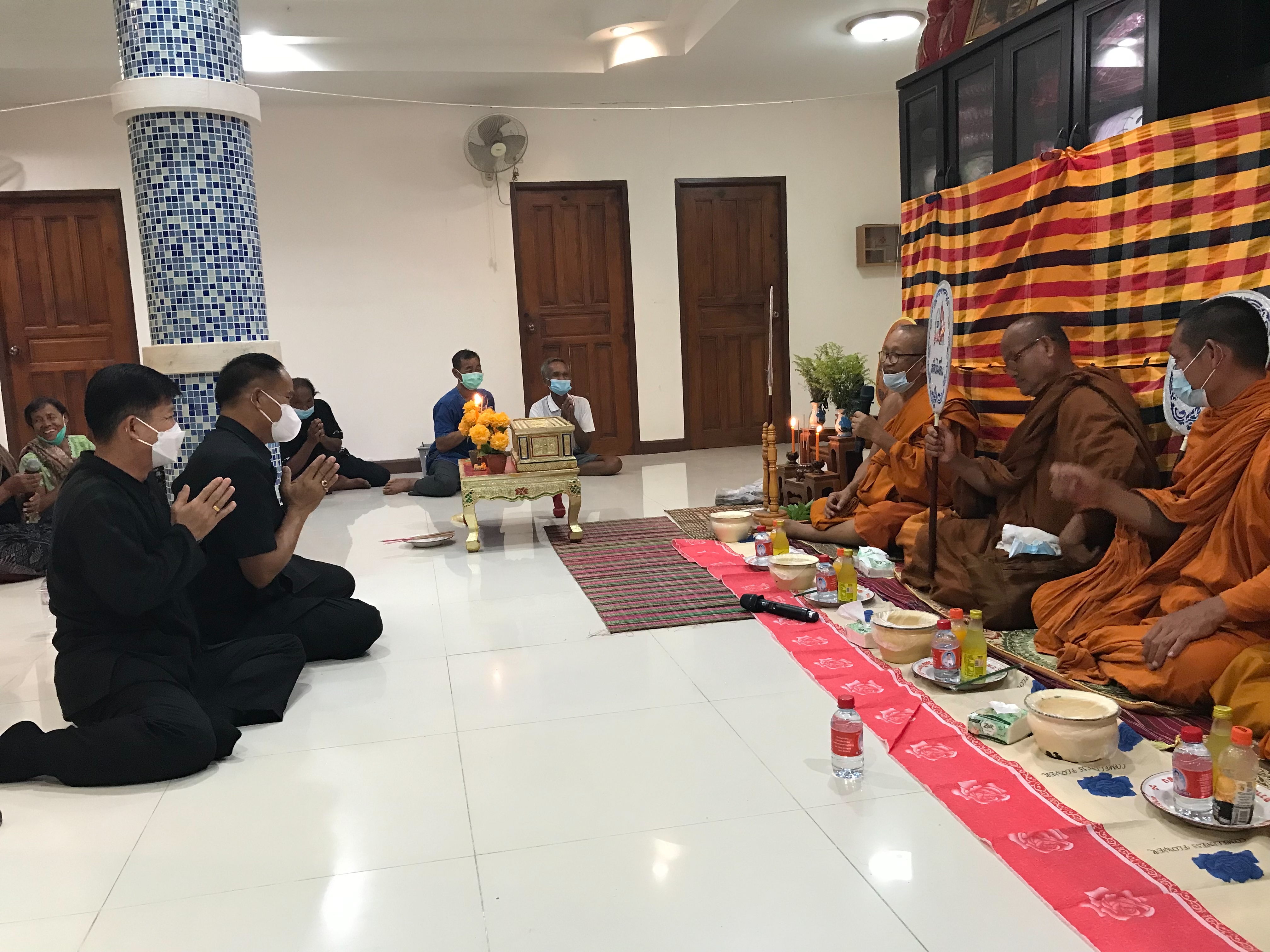 พช.ขอนแก่น : ร่วมเป็นเจ้าภาพสวดพระอภิธรรมศพ คุณแม่บัวลอย ซุยกระเดื่อง  มารดาของนางสาวณิชนันทน์ ซุยกระเดื่อง นักวิชาการพัฒนาชุมชนชำนาญการ  สำนักงานพัฒนาชุมชนอำเภอบ้านฝาง