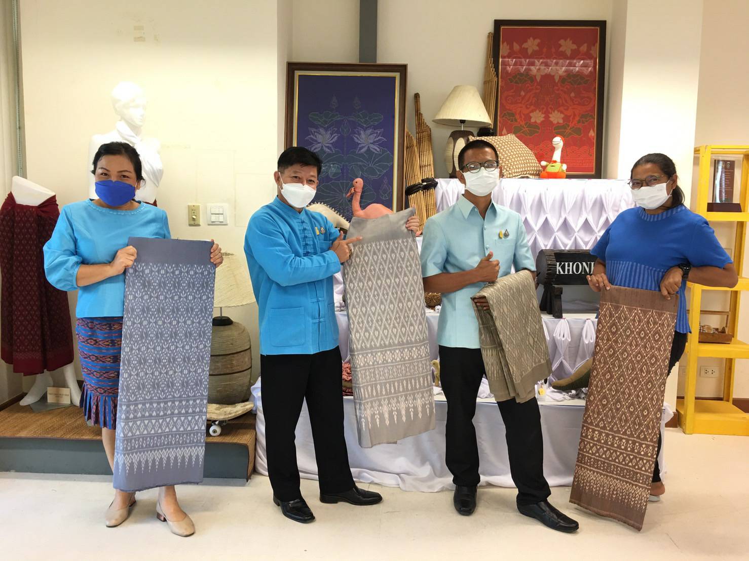 พช. ขอนแก่น : สืบสานแนวพระดำริ ‘เจ้าฟ้าสิริวัณณวรีฯ’ รับผ้าประกวด ผ้าลายพระราชทาน ‘ผ้าขิดลายนารีรัตนราชกัญญา’ ชิงรางวัลพระราชทาน ปี 65