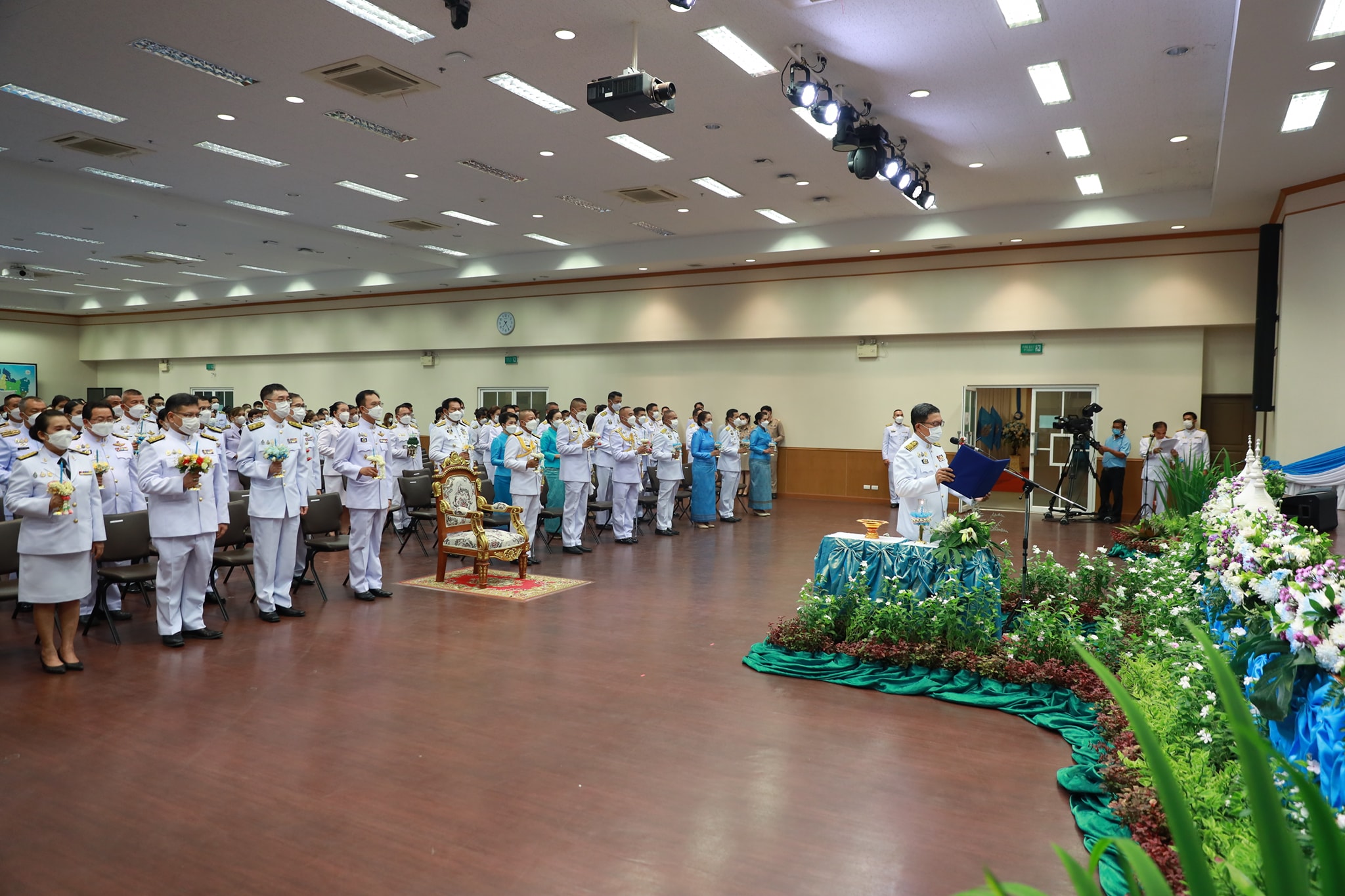 จังหวัดขอนแก่น : พสกนิกรชาวขอนแก่น ร่วมพิธีถวายเครื่องราชสักการะและวางพานพุ่ม พิธีจุดเทียนถวายพระพรชัยมงคล สมเด็จพระนางเจ้าสิริกิติ์ พระบรมราชินีนาถ พระบรมราชชนนีพันปีหลวง เนื่องในโอกาสวันเฉลิมพระชนมพรรษา 12 สิงหาคม 2565