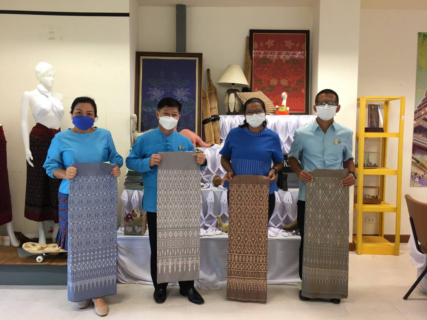 พช. ขอนแก่น : สืบสานแนวพระดำริ ‘เจ้าฟ้าสิริวัณณวรีฯ’ รับผ้าประกวด ผ้าลายพระราชทาน ‘ผ้าขิดลายนารีรัตนราชกัญญา’ ชิงรางวัลพระราชทาน ปี 65