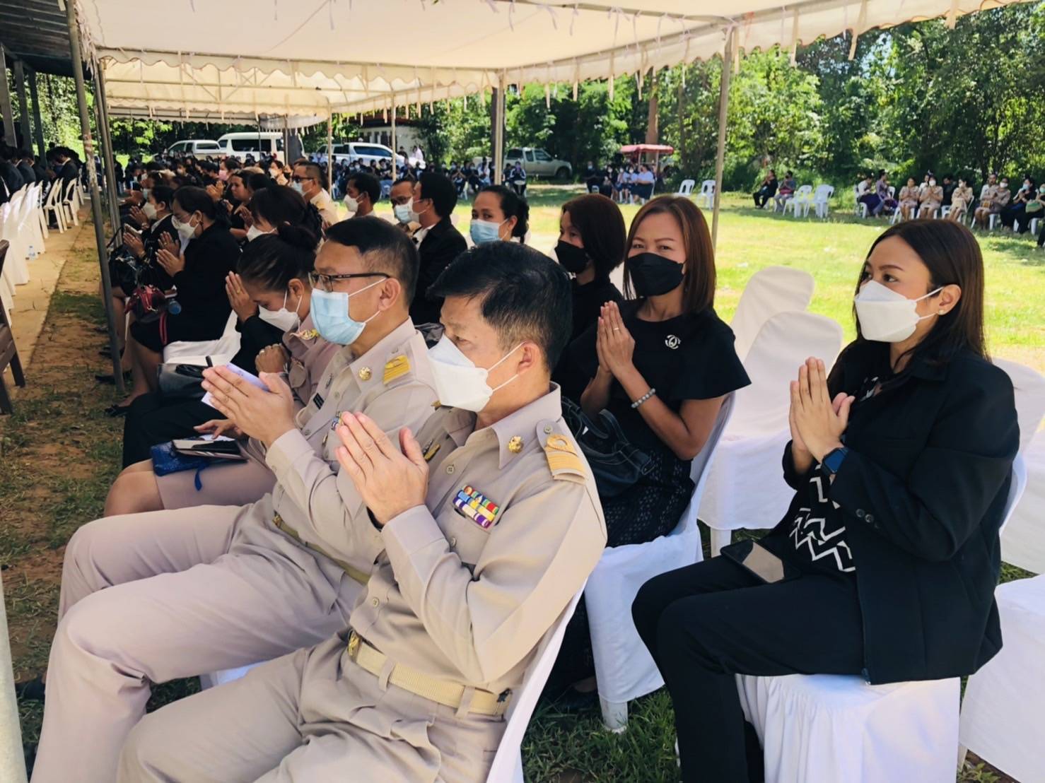 จังหวัดขอนแก่น : รองผู้ว่าราชการจังหวัดขอนแก่น (นายสุเทพ  มณีโชต) เป็นประธานฌาปนกิจศพคุณแม่บัวลอน ซุยกระเดื่อง  มารดาของนางสาวณิชนันทน์ ซุยกระเดื่อง นักวิชาการพัฒนาชุมชนชำนาญการ  สำนักงานพัฒนาชุมชนอำเภอบ้านฝาง