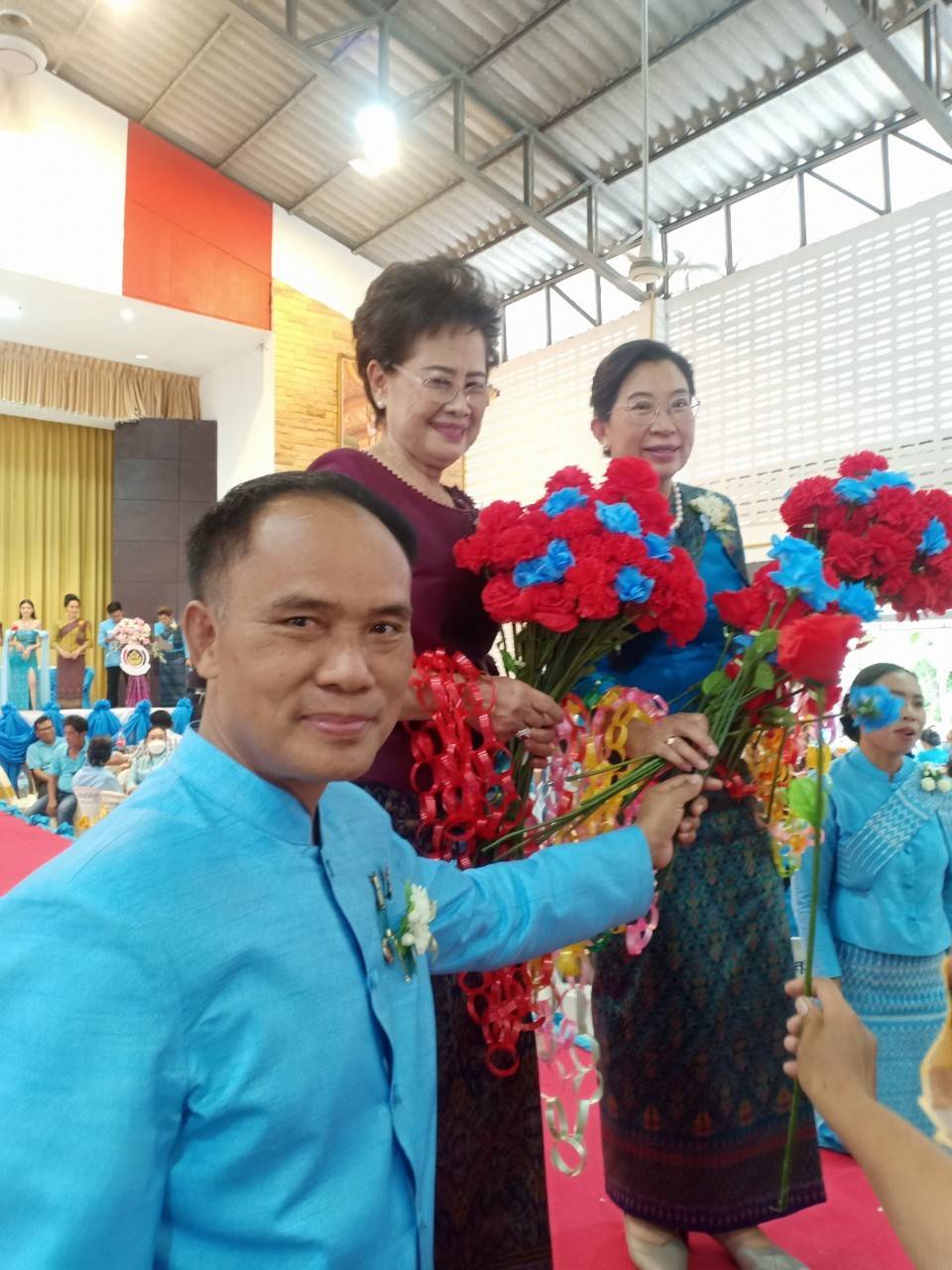 พช.ขอนแก่น  : ร่วมกิจกรรมรวมพลังสตรีอำเภอบ้านฝาง สืบสาน สร้างสรรค์ แบ่งปันชุมชน” เพื่อเฉลิมพระเกียรติสมเด็จพระนางเจ้าสิริกิติ์ พระบรมราชินีนาถ พระบรมราชชนนีพันปีหลวง เนื่องในโอกาสมหามงคลเฉลิมพระชนมพรรษา 90 พรรษา