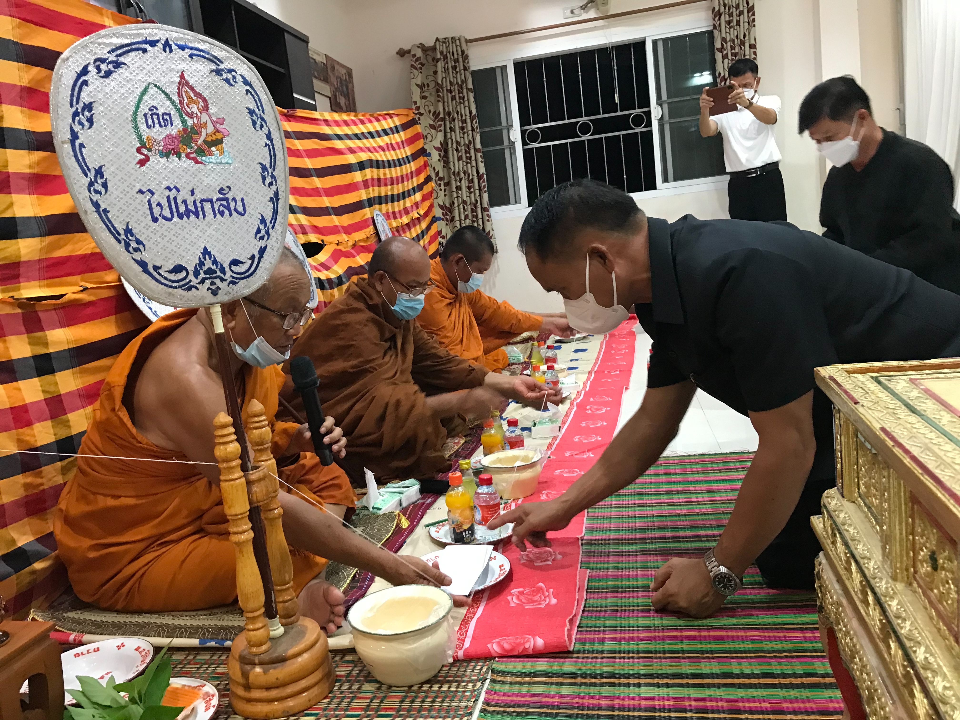 พช.ขอนแก่น : ร่วมเป็นเจ้าภาพสวดพระอภิธรรมศพ คุณแม่บัวลอย ซุยกระเดื่อง  มารดาของนางสาวณิชนันทน์ ซุยกระเดื่อง นักวิชาการพัฒนาชุมชนชำนาญการ  สำนักงานพัฒนาชุมชนอำเภอบ้านฝาง