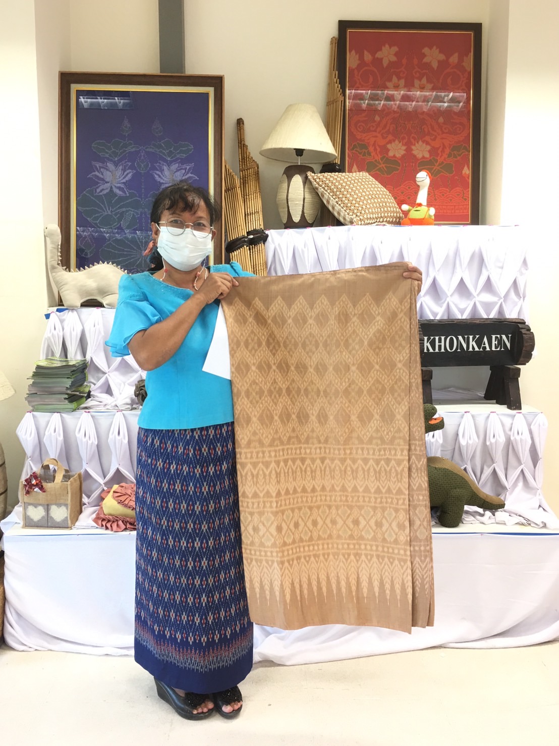 พช. ขอนแก่น : สืบสานแนวพระดำริ ‘เจ้าฟ้าสิริวัณณวรีฯ’ รับผ้าประกวด ผ้าลายพระราชทาน ‘ผ้าขิดลายนารีรัตนราชกัญญา’ ชิงรางวัลพระราชทาน ปี 65
