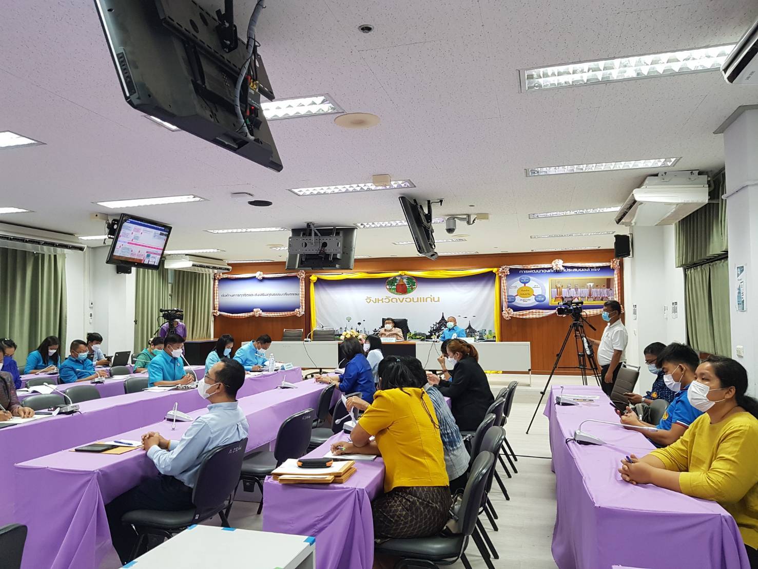พช. ขอนแก่น : ร่วมประชุมการตรวจติดตามความก้าวหน้าการขับเคลื่อนการพัฒนารูปแบบการเพิ่มประสิทธิภาพการบริหารราชการในจังหวัดให้มีการทำงานที่มีผลสัมฤทธิ์สูง (High Performance Province : HPP) ประจำปีงบประมาณ พ.ศ. 2565