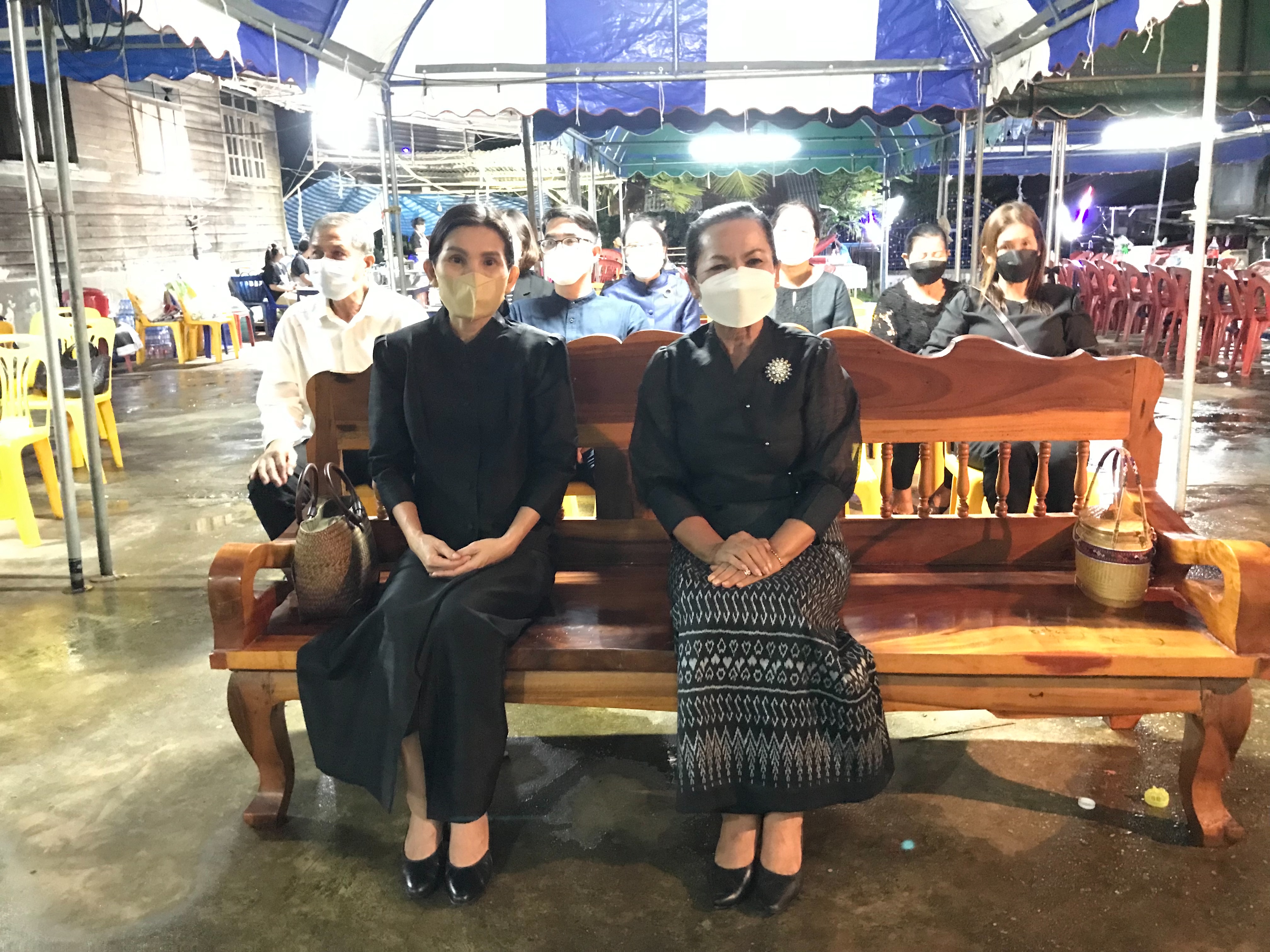 พช.ขอนแก่น : ร่วมเป็นเจ้าภาพสวดพระอภิธรรมศพ คุณแม่บัวลอย ซุยกระเดื่อง  มารดาของนางสาวณิชนันทน์ ซุยกระเดื่อง นักวิชาการพัฒนาชุมชนชำนาญการ  สำนักงานพัฒนาชุมชนอำเภอบ้านฝาง