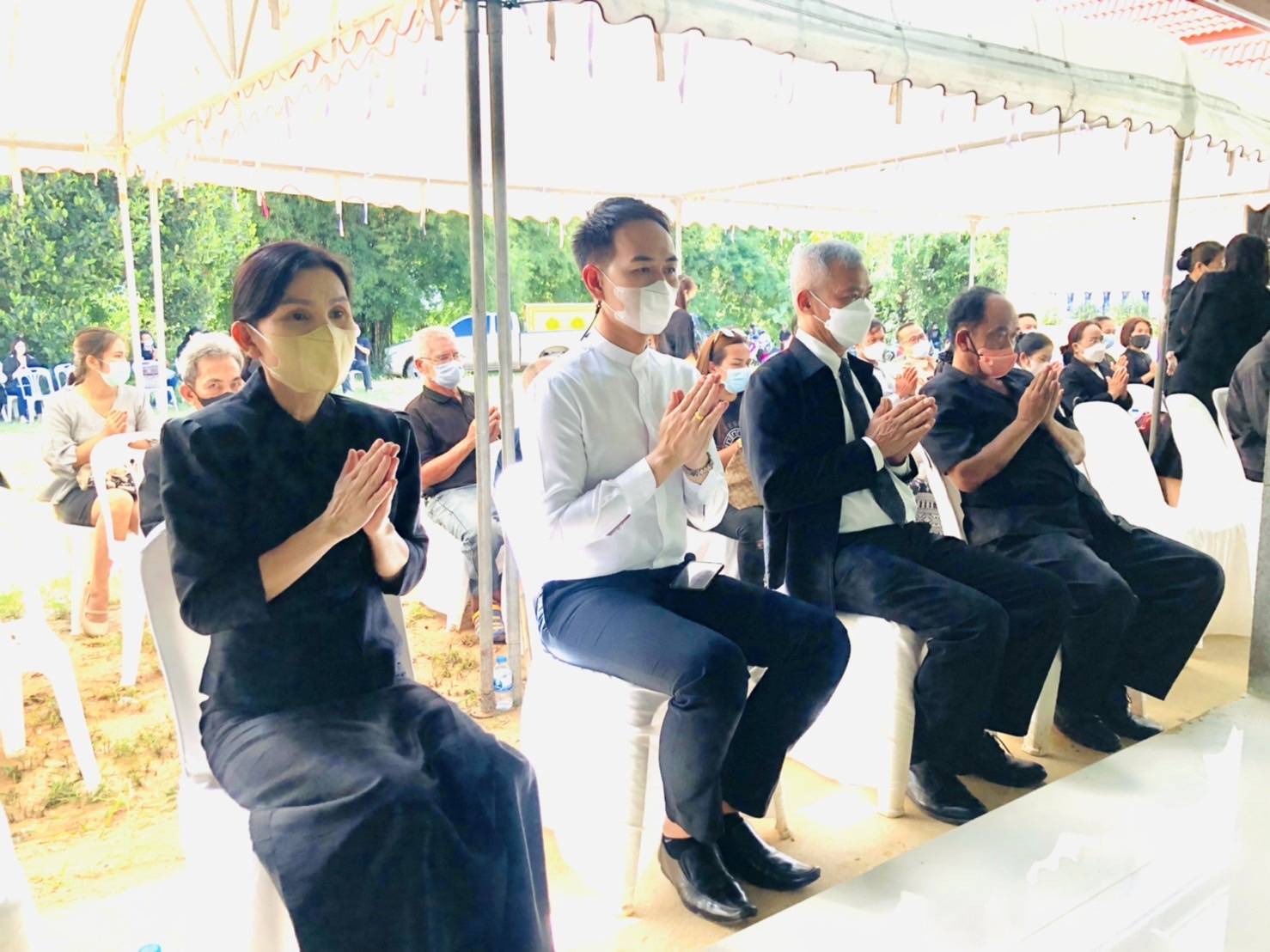 จังหวัดขอนแก่น : รองผู้ว่าราชการจังหวัดขอนแก่น (นายสุเทพ  มณีโชต) เป็นประธานฌาปนกิจศพคุณแม่บัวลอน ซุยกระเดื่อง  มารดาของนางสาวณิชนันทน์ ซุยกระเดื่อง นักวิชาการพัฒนาชุมชนชำนาญการ  สำนักงานพัฒนาชุมชนอำเภอบ้านฝาง