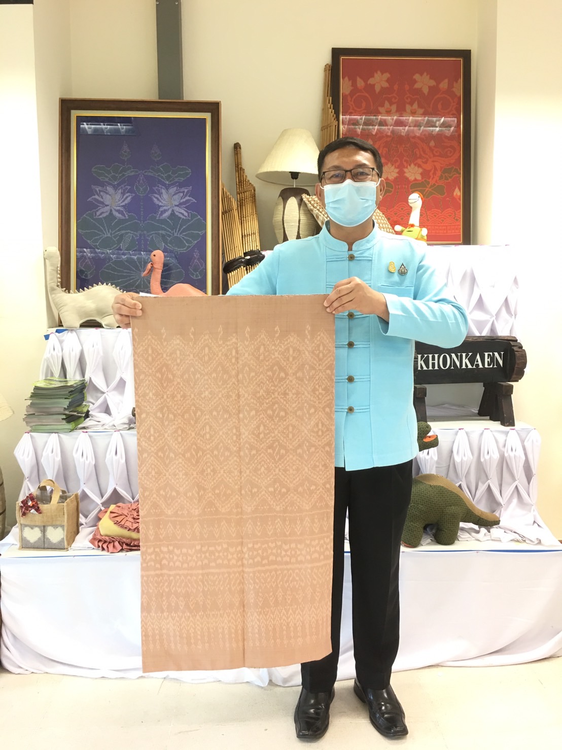 พช. ขอนแก่น : สืบสานแนวพระดำริ ‘เจ้าฟ้าสิริวัณณวรีฯ’ รับผ้าประกวด ผ้าลายพระราชทาน ‘ผ้าขิดลายนารีรัตนราชกัญญา’ ชิงรางวัลพระราชทาน ปี 65