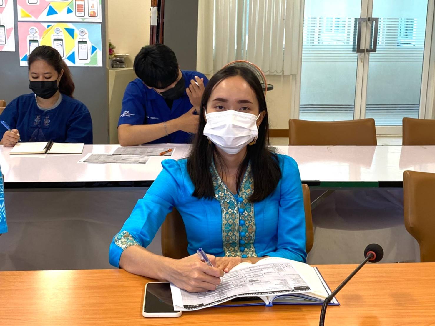 พช.ขอนแก่น ร่วมรับฟังการประชุมชี้แจงรายละเอียดและทำความเข้าใจประกาศกรมการพัฒนาชุมชน เรื่อง การกำหนดเส้นทางความก้าวหน้าในสายอาชีพของข้าราชการ กรมการพัฒนาชุมชน (ปรับปรุงครั้งที่ ๔)