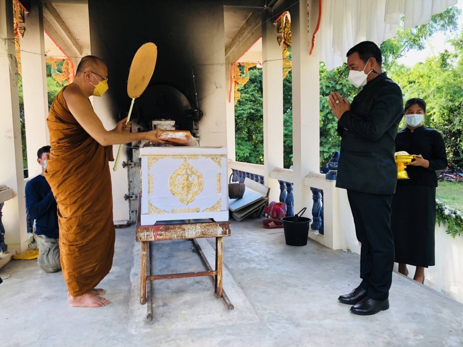 จังหวัดขอนแก่น : รองผู้ว่าราชการจังหวัดขอนแก่น (นายสุเทพ  มณีโชต) เป็นประธานฌาปนกิจศพคุณแม่บัวลอน ซุยกระเดื่อง  มารดาของนางสาวณิชนันทน์ ซุยกระเดื่อง นักวิชาการพัฒนาชุมชนชำนาญการ  สำนักงานพัฒนาชุมชนอำเภอบ้านฝาง