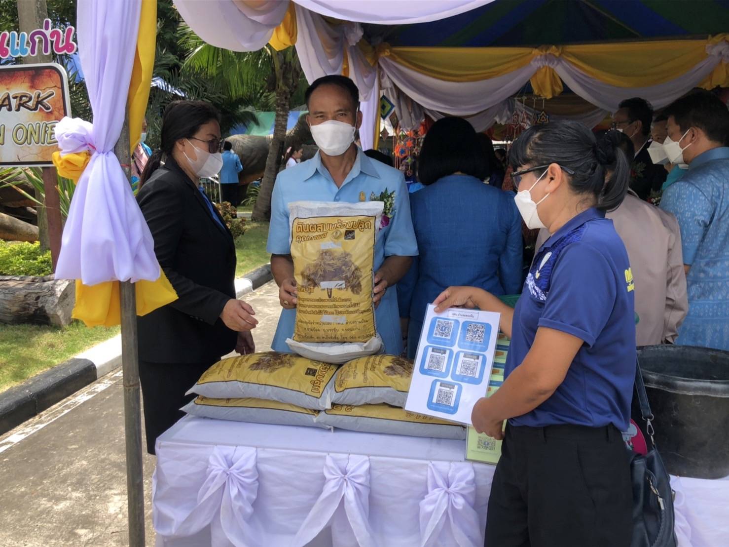 พช.ขอนแก่น : ร่วมเป็นเกียรติในพิธีเปิด “ งานมหกรรมวิชาการ 1 กศน.ตำบล 1 หลักสูตรอาชีพคุณภาพ “ สำนักงาน กศน.จังหวัดขอนแก่น ประจำปีงบประมาณ พ.ศ. 2565 และร่วมลงนามบันทึกข้อตกลงความร่วมมือทางวิชาการ