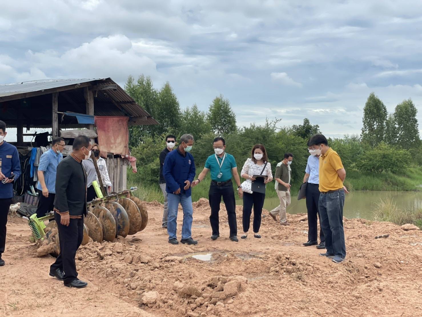 พช.ขอนแก่น : รองอธิบดีกรมการพัฒนาชุมชน (นายนิวัติ  น้อยผาง) ลงพื้นที่ร่วมประเมินความสำเร็จ “โคก หนอง นา โมเดล” ตามการติดตามประเมินผลโครงการภายใต้พระราชกำหนดให้อำนาจกระทรวงการคลังกู้เงินเพื่อแก้ไขปัญหา เยียวยา และฟื้นฟูเศรษฐกิจและสังคมที่ได้รับผลกระทบจากการระบาดของโรคติดต่อเชื้อไวรัสโคโรนา 2019 พ.ศ. 2563