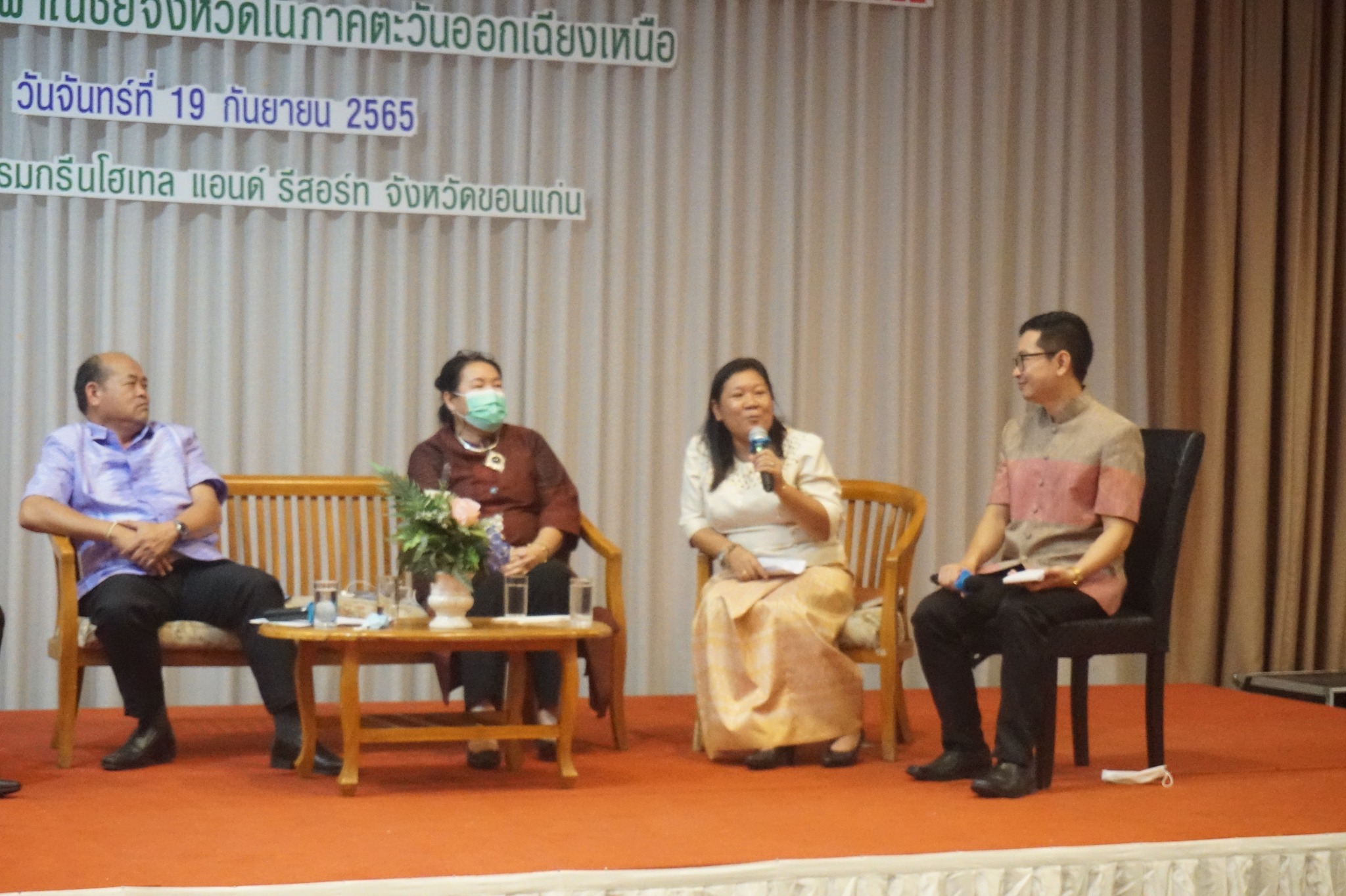 พช.ขอนแก่น : ร่วมการประชุมเชิงปฏิบัติการติดตามประเมินผลการดำเนินงานโครงการยกระดับผ้าทออีสานสู่สากลและการตลาดผ้าทออีสานในอนาคต “มหกรรมผ้าทออีสานสู่สากล Thailand Esan Fabric Expo 2021– 2022”