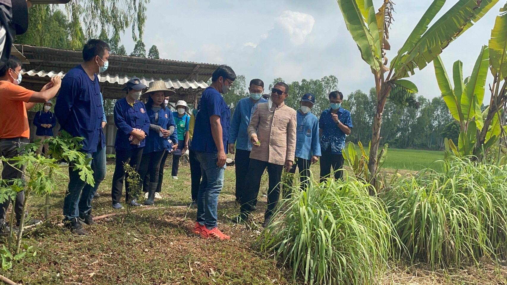 จังหวัดขอนแก่น : ติดตามตรวจเยี่ยมให้กำลังใจครัวเรือนต้นแบบ “โคก หนอง นา” ในระดับพื้นที่ อำเภอเมืองขอนแก่น