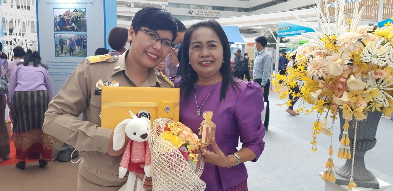พช. ขอนแก่น :  นำทัพข้าราชการรับรางวัลเพื่อเชิดชูเกียรติฯ ในงาน “วันพัฒนาชุมชน 2565 ครั้งที่ 11 วาระครบรอบ 60 ปี กรมการพัฒนาชุมชน (CD DAY 2022)”