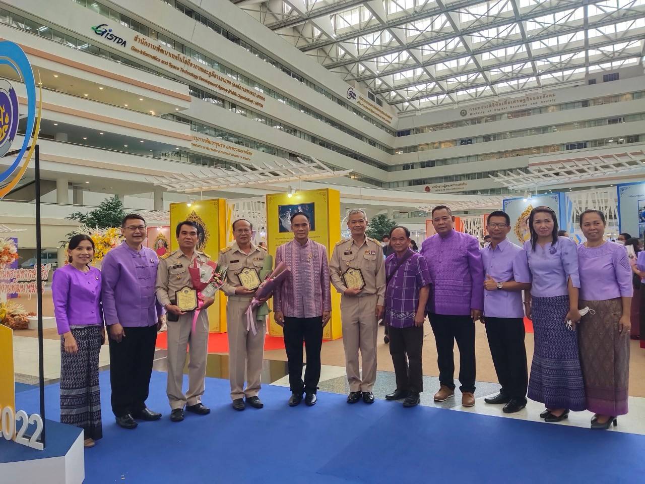 พช. ขอนแก่น :  นำทัพข้าราชการรับรางวัลเพื่อเชิดชูเกียรติฯ ในงาน “วันพัฒนาชุมชน 2565 ครั้งที่ 11 วาระครบรอบ 60 ปี กรมการพัฒนาชุมชน (CD DAY 2022)”