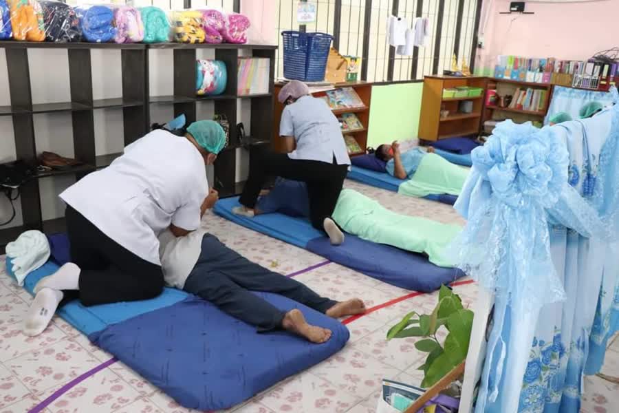 จังหวัดขอนแก่น : ออกหน่วยแพทย์เคลื่อนที่ พอ.สว. และหน่วยบำบัดทุกข์ บำรุงสุข สร้างรอยยิ้มให้กับประชาชน อำเภอบ้านฝาง จังหวัดขอนแก่น