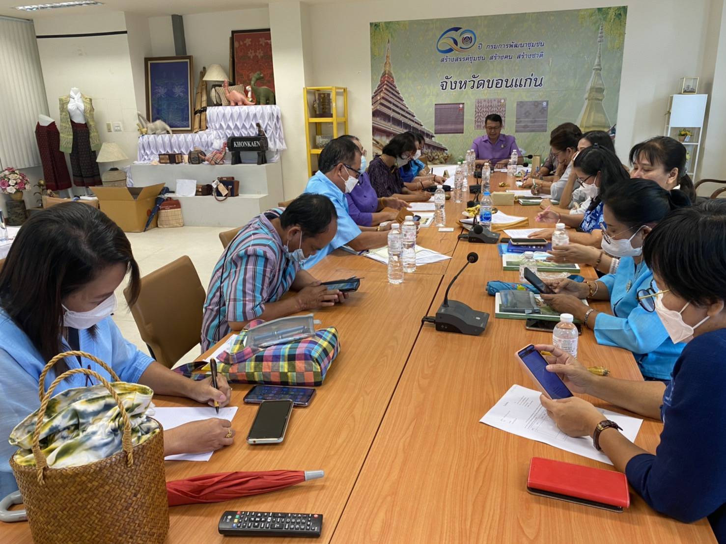 พช.ขอนแก่น : ประชุมการดำเนินโครงการประกวดครัวเรือนต้นแบบ “โคก หนอง นา พัฒนาชุมชน” ระดับจังหวัด ประจำปี 2565