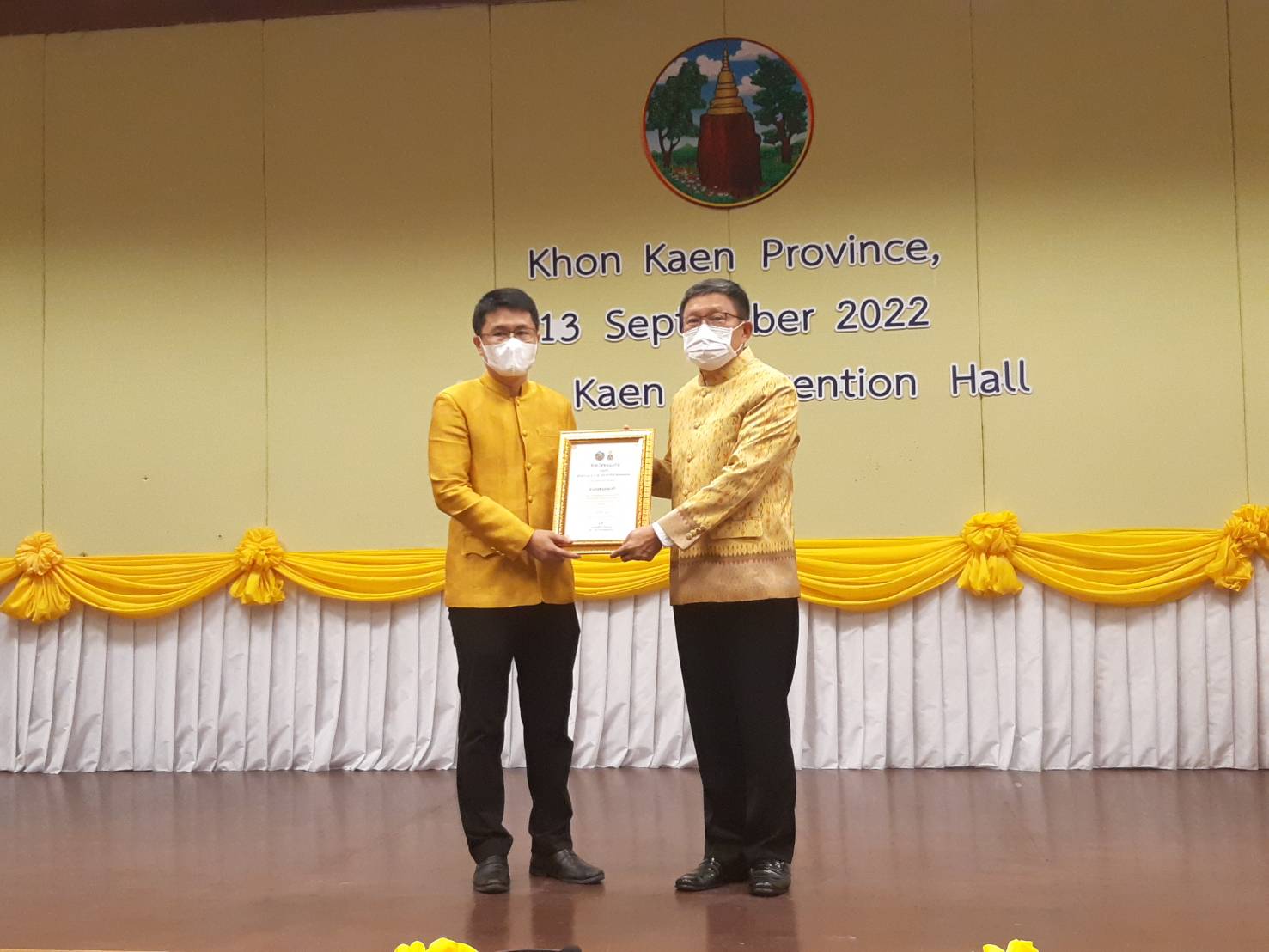 พช.ขอนแก่น ร่วมพิธีมอบเกียรติบัตรหน่วยงานที่ผ่านการประเมินคุณธรรมและความโปร่งใสในการดำเนินงานของหน่วยงานภาครัฐ จังหวัดขอนแก่น ประจำปีงบประมาณ พ.ศ. 2565