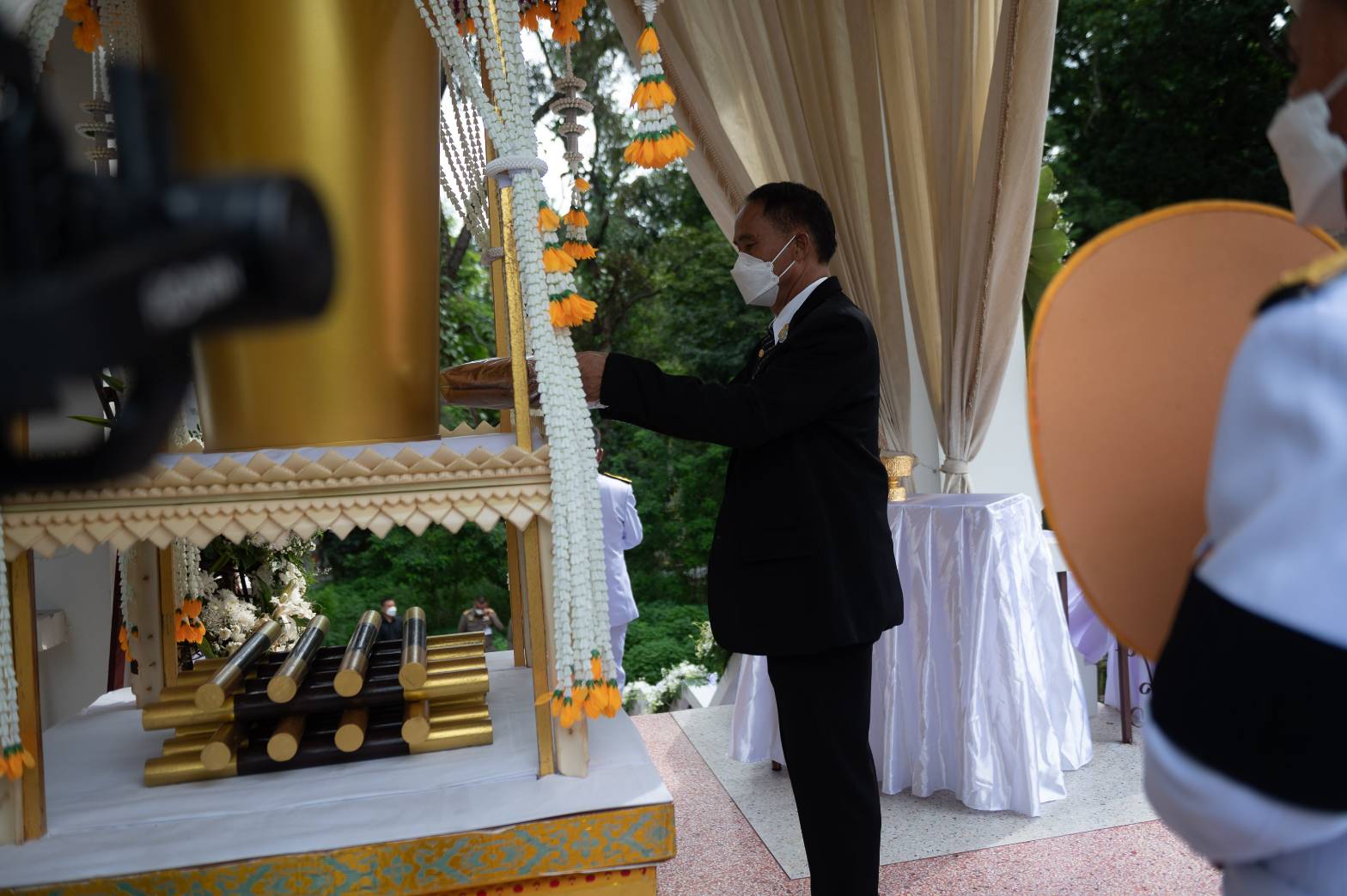 พช.ขอนแก่น : ร่วมงานพิธีพระราชทานเพลิงศพ คุณสุขุม ขวัญยืน สามีของนางลาภมณี ขวัญยืน เจ้าพนักงานพัฒนาชุมชนชำนาญงาน สำนักงานพัฒนาชุมชนอำเภอเมืองขอนแก่น