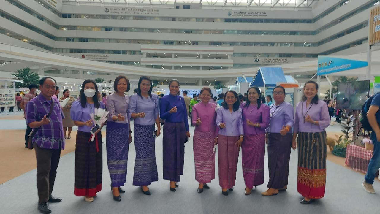 พช. ขอนแก่น :  นำทัพข้าราชการรับรางวัลเพื่อเชิดชูเกียรติฯ ในงาน “วันพัฒนาชุมชน 2565 ครั้งที่ 11 วาระครบรอบ 60 ปี กรมการพัฒนาชุมชน (CD DAY 2022)”