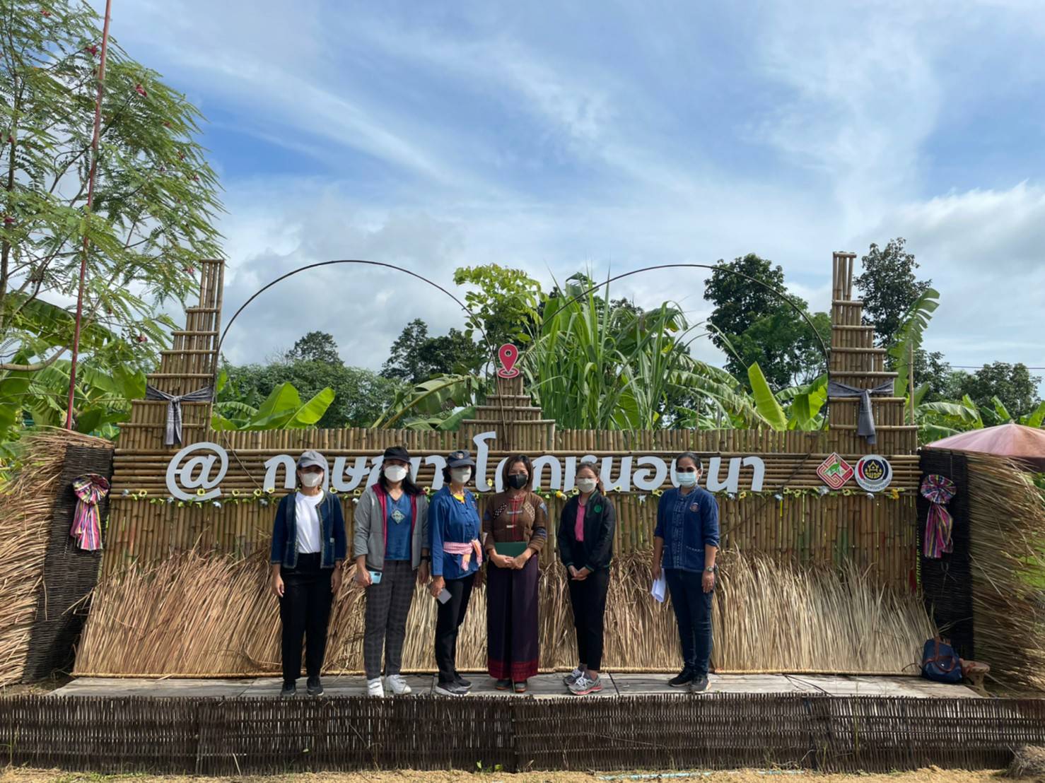 จังหวัดขอนแก่น : คณะกรรมการศูนย์บริหารงานขับเคลื่อนการพัฒนาพื้นที่ต้นแบบการพัฒนาคุณภาพชีวิต ตามหลักทฤษฎีใหม่ประยุกต์สู่ “โคก หนอง นา โมเดล” ระดับจังหวัด ติดตามตรวจเยี่ยมให้กำลังใจครัวเรือนต้นแบบ “โคก หนอง นา” ในระดับพื้นที่ อำเภอเวียงเก่า