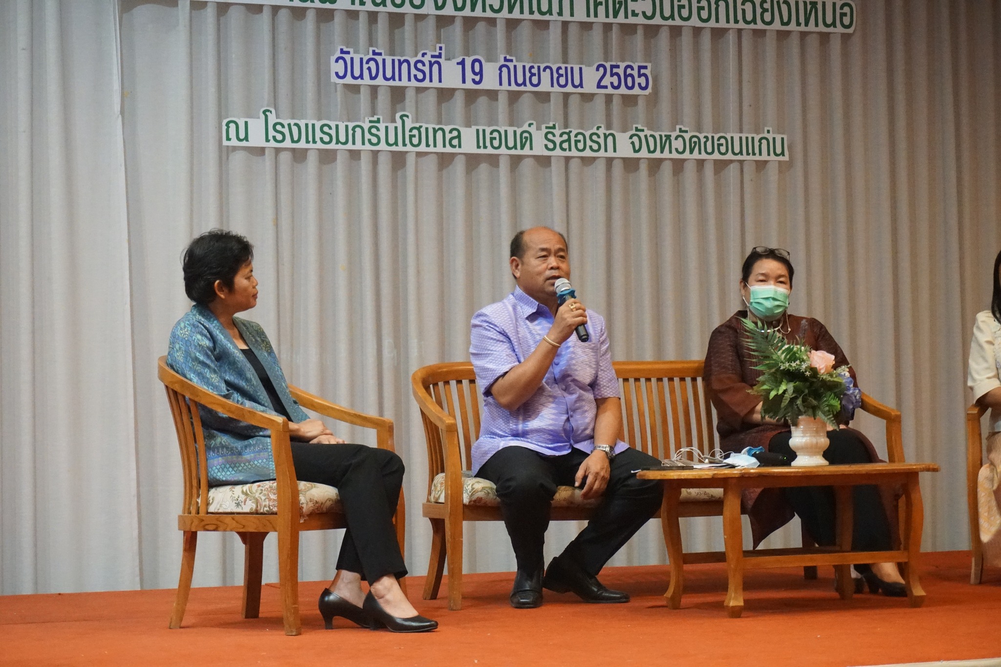 พช.ขอนแก่น : ร่วมการประชุมเชิงปฏิบัติการติดตามประเมินผลการดำเนินงานโครงการยกระดับผ้าทออีสานสู่สากลและการตลาดผ้าทออีสานในอนาคต “มหกรรมผ้าทออีสานสู่สากล Thailand Esan Fabric Expo 2021– 2022”