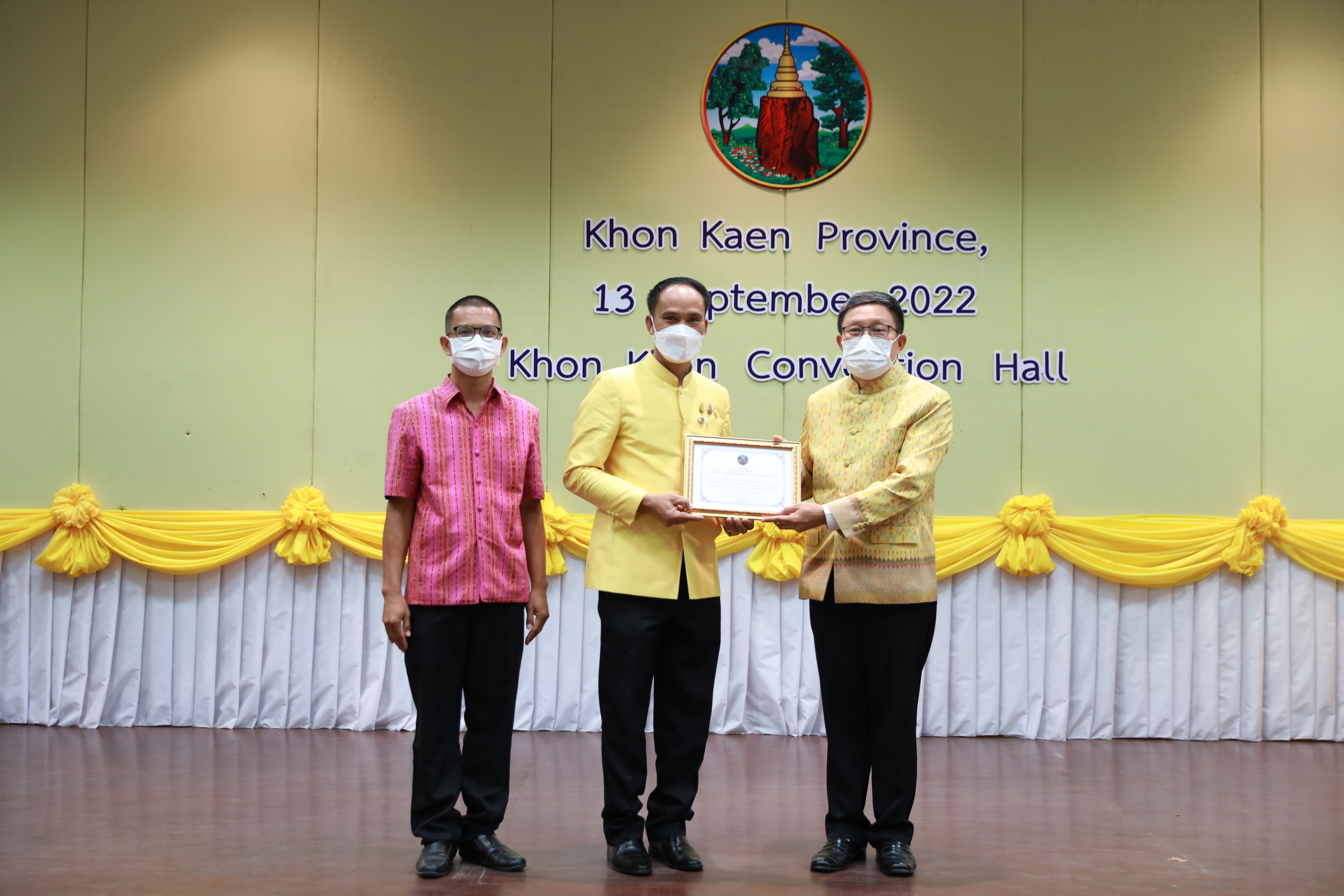 จังหวัดขอนแก่น : มอบเกียรติบัตรสำหรับหน่วยงานที่มีผลงาน นวัตกรรมที่มีความโดดเด่น ระดับจังหวัด ประจำปี 2565 พิธีเปิดห้องสมุดหนังสือเสียง และมอบเกียรติบัตรฯหน่วยงานที่นำองค์ความรู้ไปปฏิบัติจนมีผลการปฏิบัติงานที่เป็นเลิศ (Best Practice)