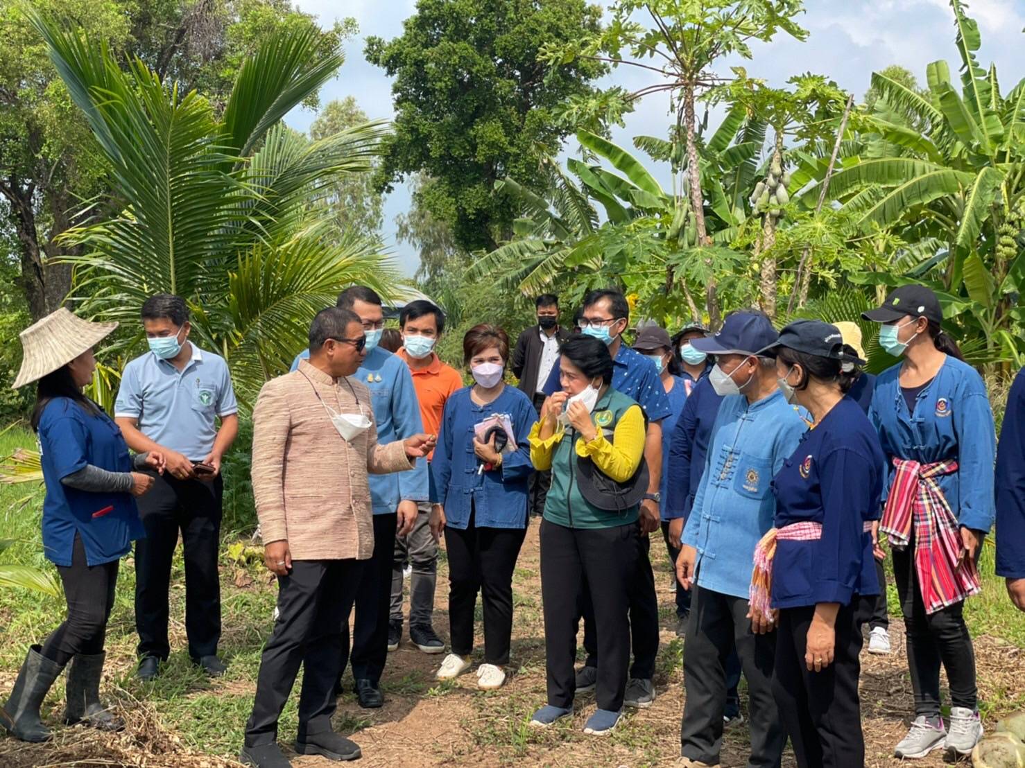 จังหวัดขอนแก่น : ติดตามตรวจเยี่ยมให้กำลังใจครัวเรือนต้นแบบ “โคก หนอง นา” ในระดับพื้นที่ อำเภอเมืองขอนแก่น