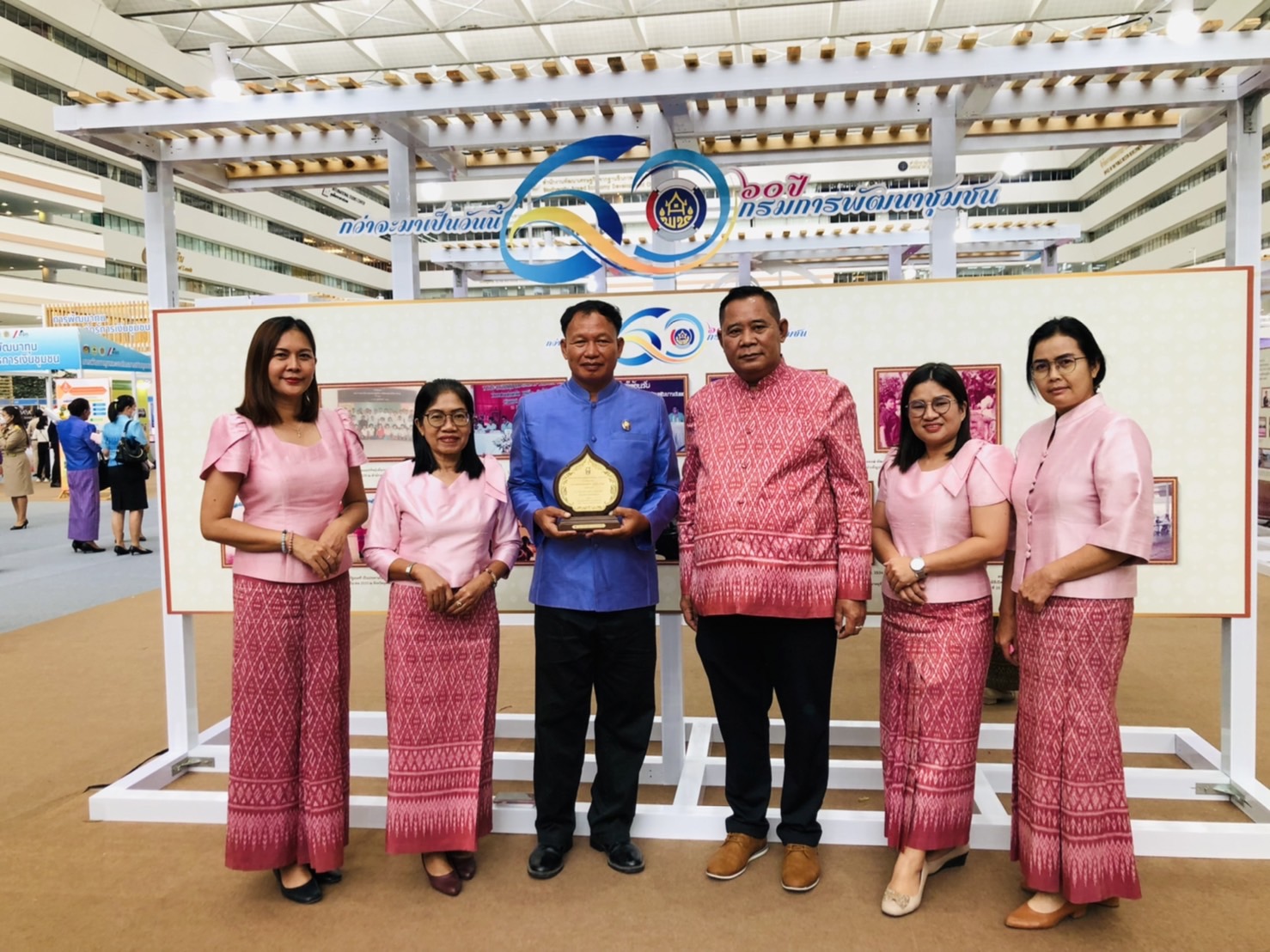 พช. ขอนแก่น : ร่วมงานวันพัฒนาชุมชน ครั้งที่ 11(CD DAY 2022) “กรมการพัฒนาชุมชนก้าวสู่ปีที่ 60 ชูหลักปรัชญาของเศรษฐกิจพอเพียง สร้างแรงบันดาลใจในการขับเคลื่อนชุมชน”