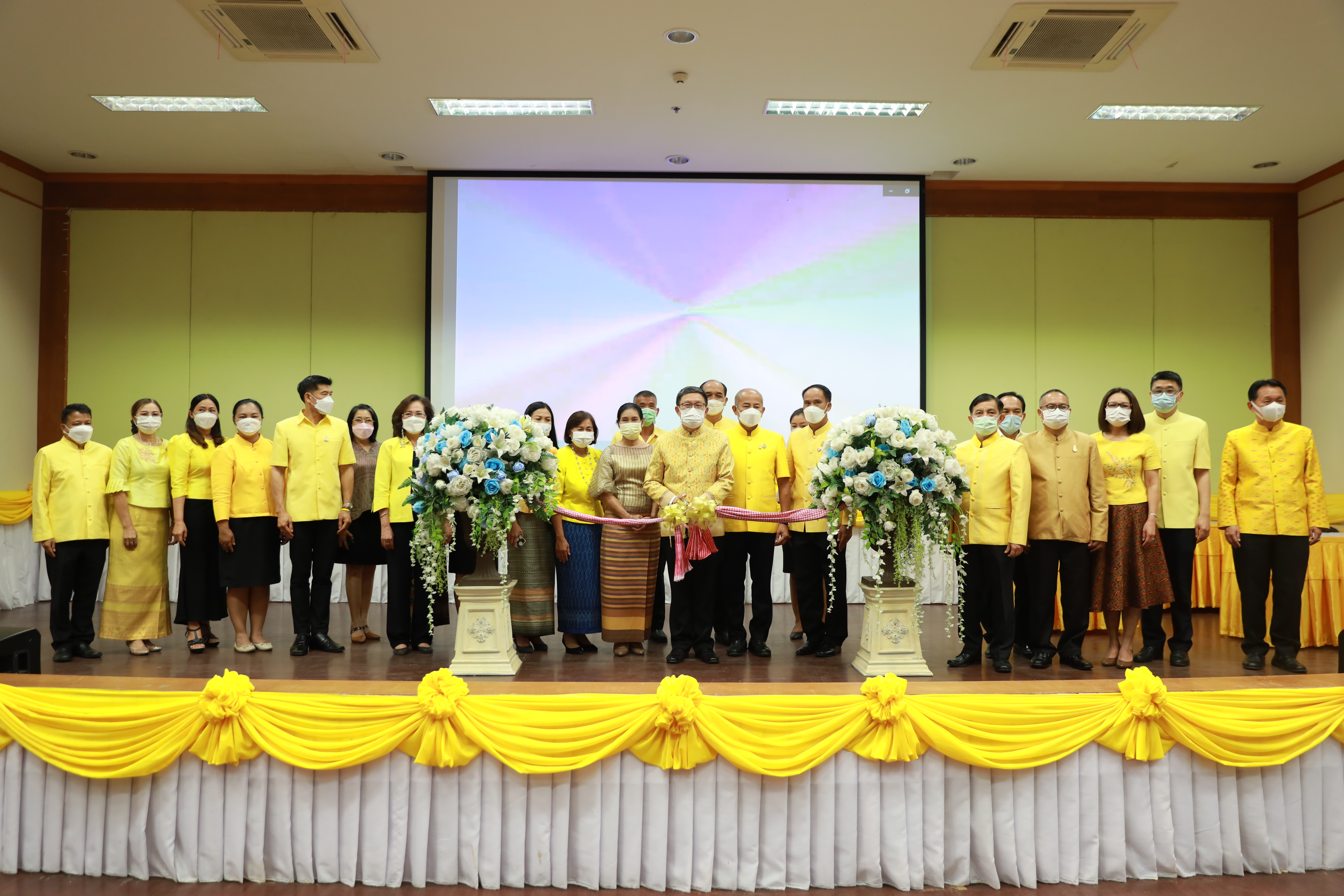 จังหวัดขอนแก่น : มอบเกียรติบัตรสำหรับหน่วยงานที่มีผลงาน นวัตกรรมที่มีความโดดเด่น ระดับจังหวัด ประจำปี 2565 พิธีเปิดห้องสมุดหนังสือเสียง และมอบเกียรติบัตรฯหน่วยงานที่นำองค์ความรู้ไปปฏิบัติจนมีผลการปฏิบัติงานที่เป็นเลิศ (Best Practice)