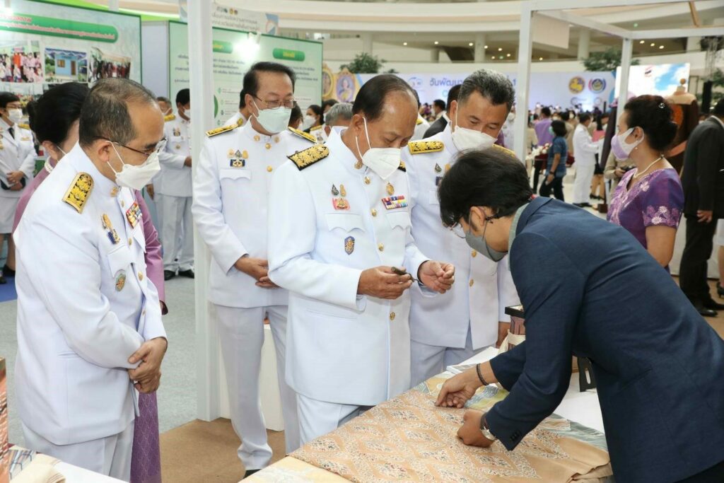 พช. ขอนแก่น : ร่วมงานวันพัฒนาชุมชน ครั้งที่ 11(CD DAY 2022) “กรมการพัฒนาชุมชนก้าวสู่ปีที่ 60 ชูหลักปรัชญาของเศรษฐกิจพอเพียง สร้างแรงบันดาลใจในการขับเคลื่อนชุมชน”