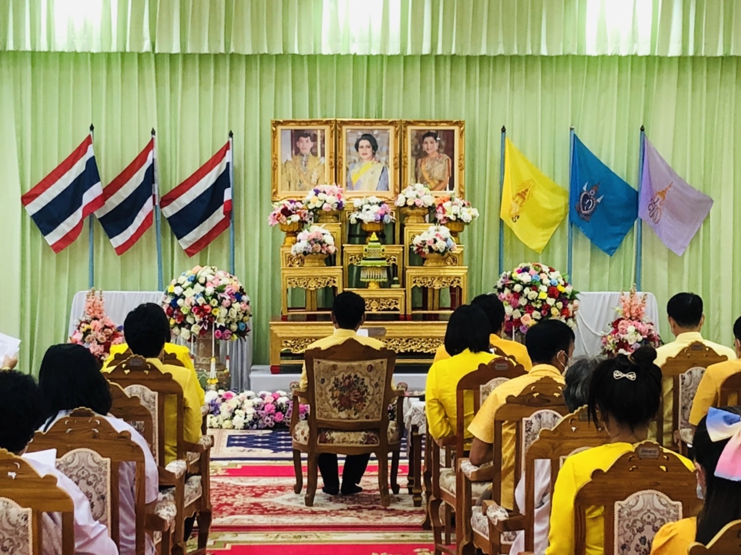 พช.ขอนแก่น : ร่วมพิธีเจริญพระพุทธมนต์ถวายพระพรชัยมงคลแด่ พระบาทสมเด็จพระเจ้าอยู่หัว  สมเด็จพระนางเจ้าสิริกิติ์ พระบรมราชินีนาถ พระบรมราชชนนีพันปีหลวง และสมเด็จพระนางเจ้าสุทิดา พัชรสุธาพิมลลักษณ พระบรมราชินี ประจำปีพุทธศักราช 2565