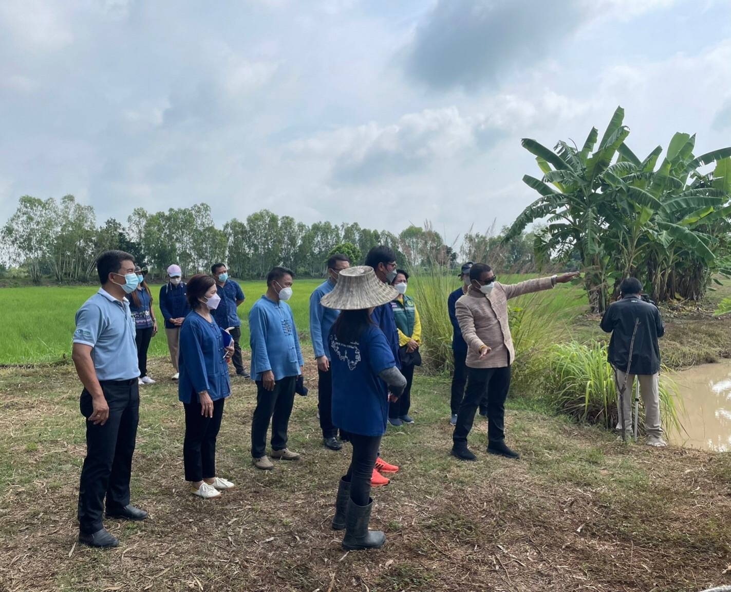 จังหวัดขอนแก่น : ติดตามตรวจเยี่ยมให้กำลังใจครัวเรือนต้นแบบ “โคก หนอง นา” ในระดับพื้นที่ อำเภอเมืองขอนแก่น