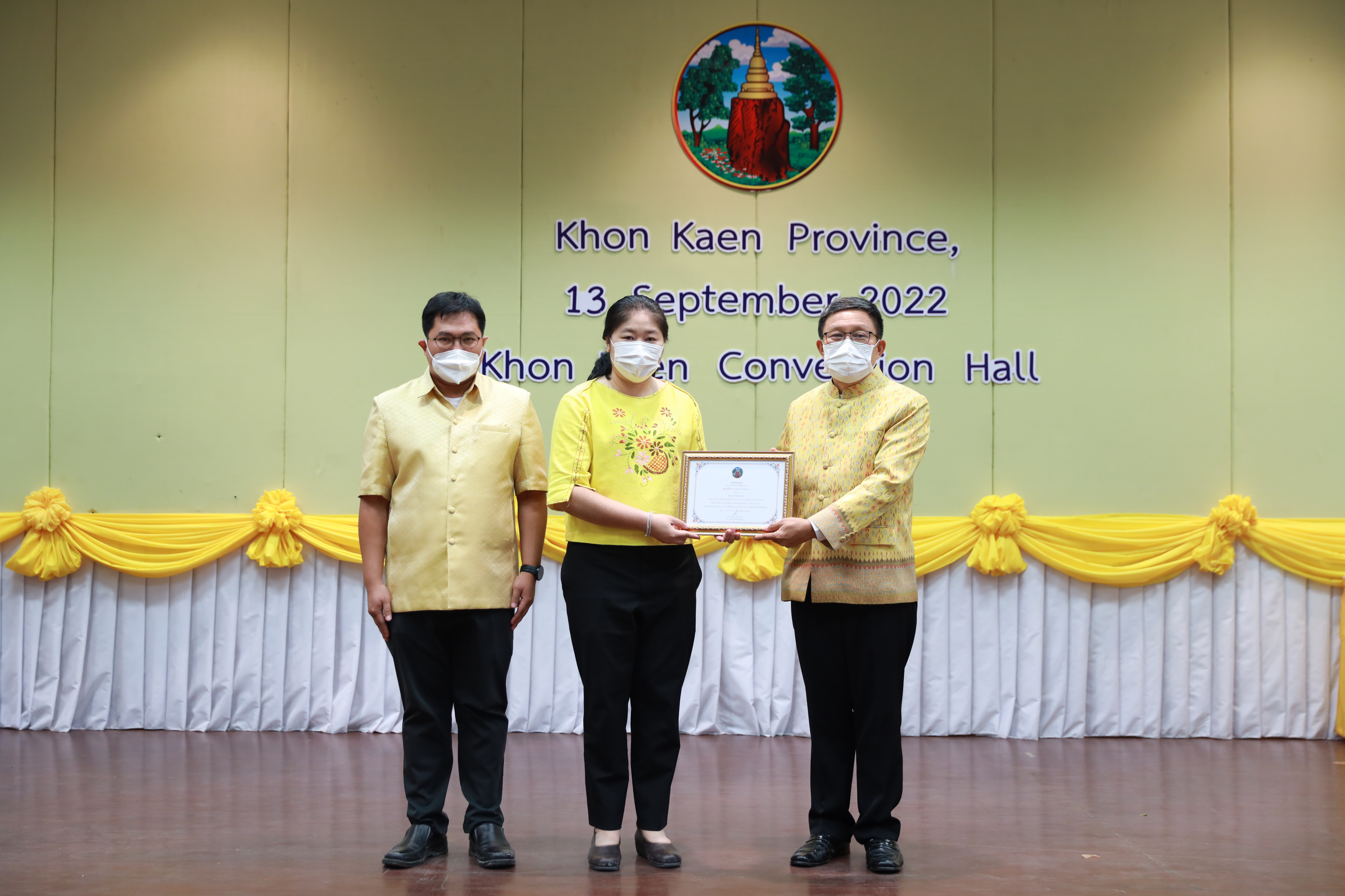 จังหวัดขอนแก่น : มอบเกียรติบัตรสำหรับหน่วยงานที่มีผลงาน นวัตกรรมที่มีความโดดเด่น ระดับจังหวัด ประจำปี 2565 พิธีเปิดห้องสมุดหนังสือเสียง และมอบเกียรติบัตรฯหน่วยงานที่นำองค์ความรู้ไปปฏิบัติจนมีผลการปฏิบัติงานที่เป็นเลิศ (Best Practice)
